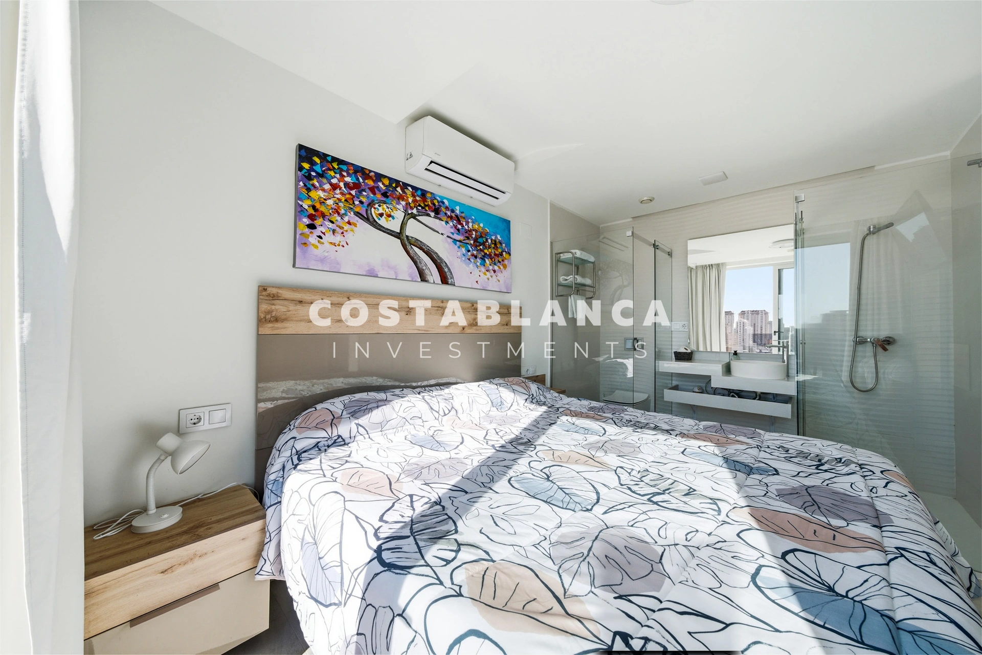 Apartament modern la etajul 5 cu piscine, saună și jacuzzi de vânzare în Finestrat.