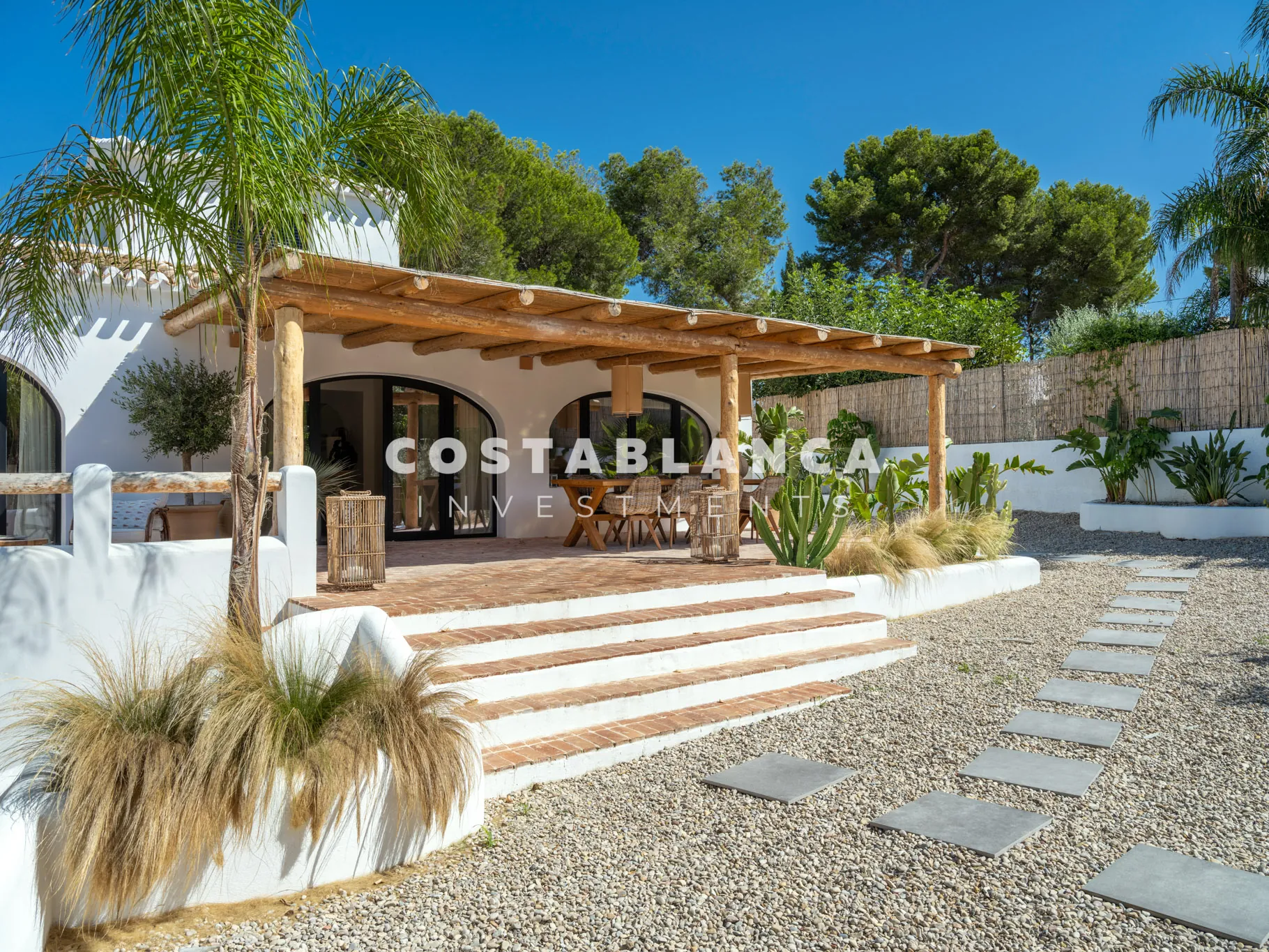 Luxury villa inspired by Ibiza just minutes from Arenal beach in Jávea.
