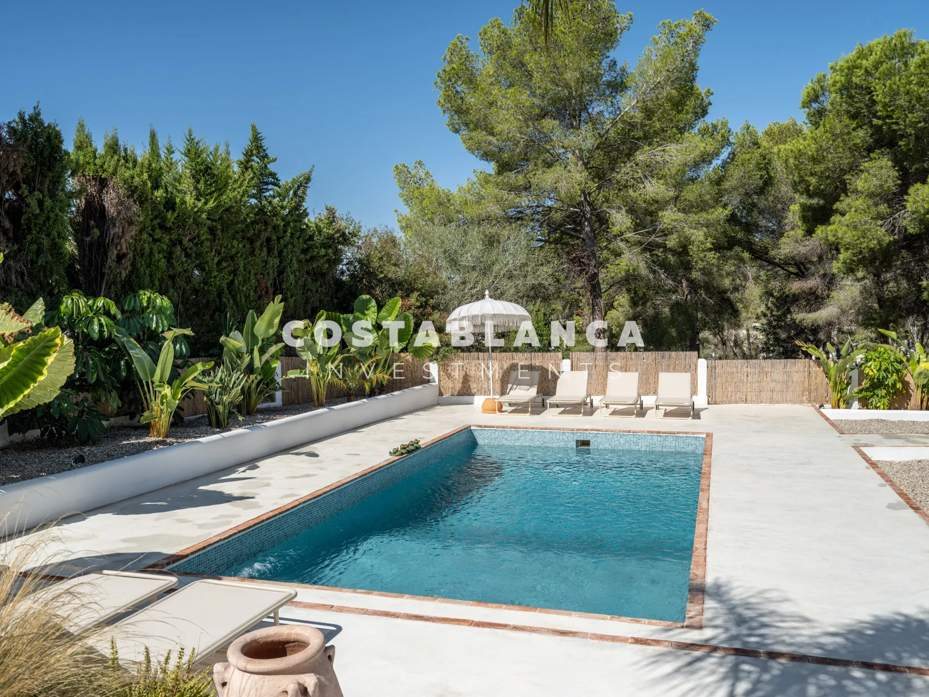 Luxury villa inspired by Ibiza just minutes from Arenal beach in Jávea.