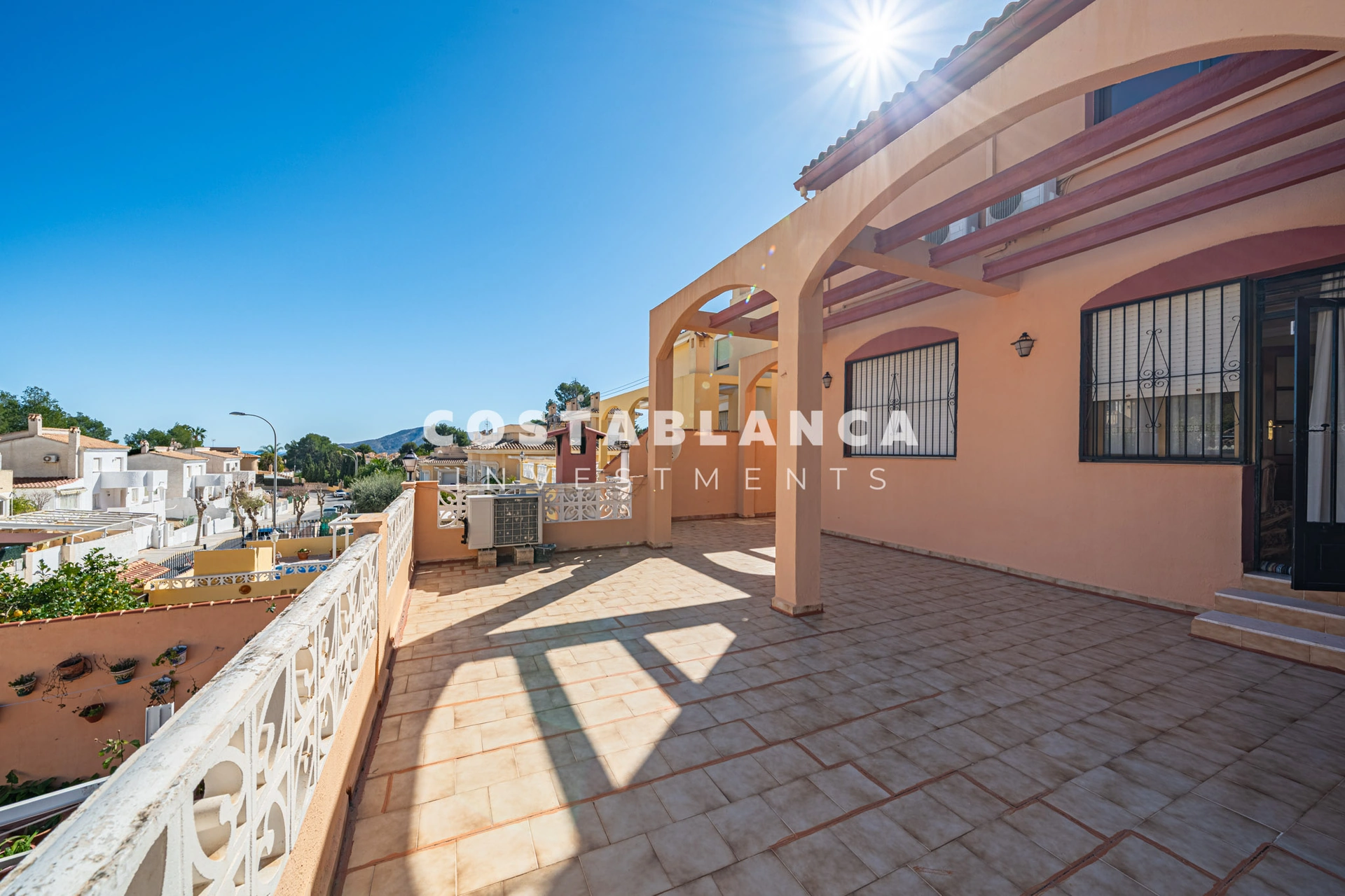 Large family home with pool and summer kitchen for sale in La Nucía.