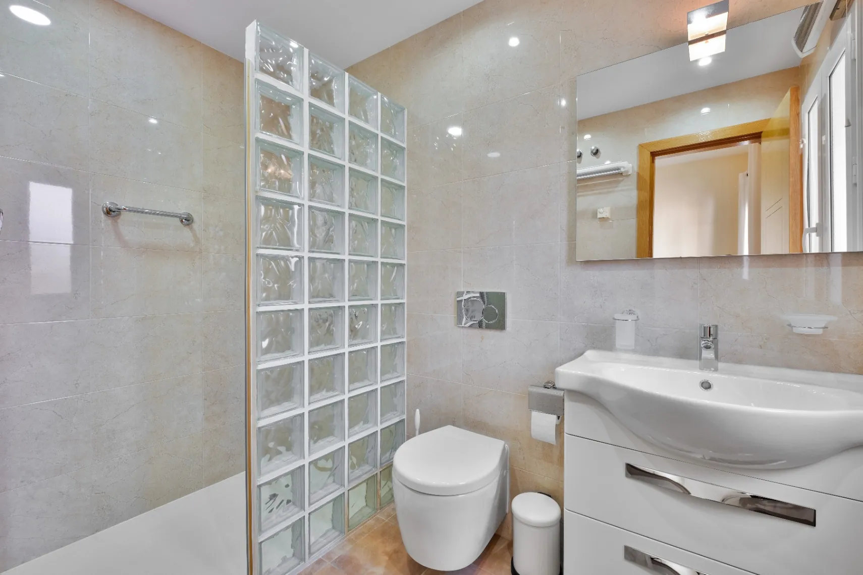 Apartament de vânzare în Albir cu vedere la munte