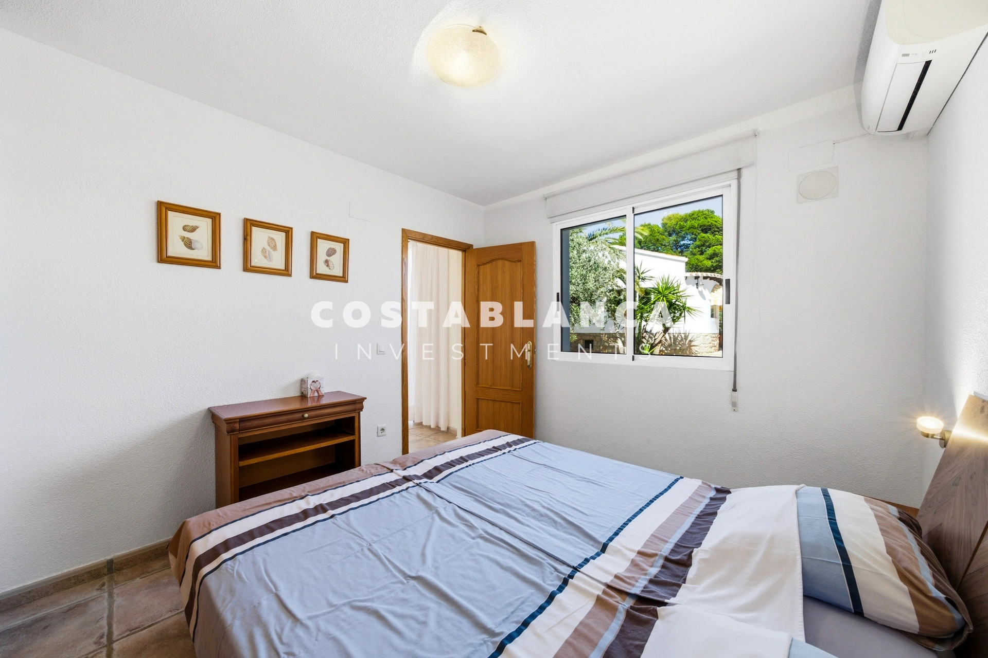Charming villa with independent guest apartment and pool for sale in La Nucía.