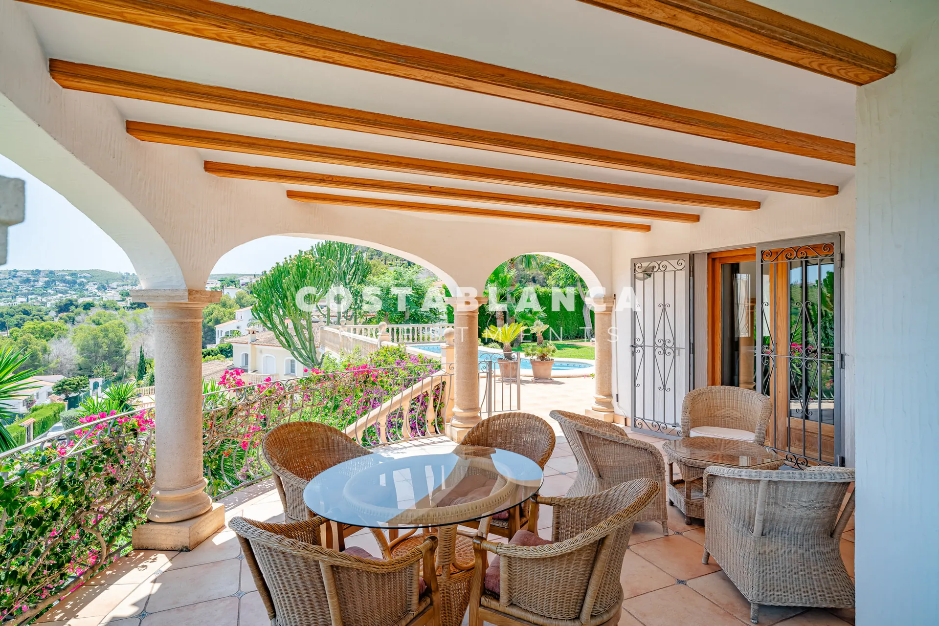 Luxury double plot with uninterrupted views of the green area and the sea for sale in Jávea.