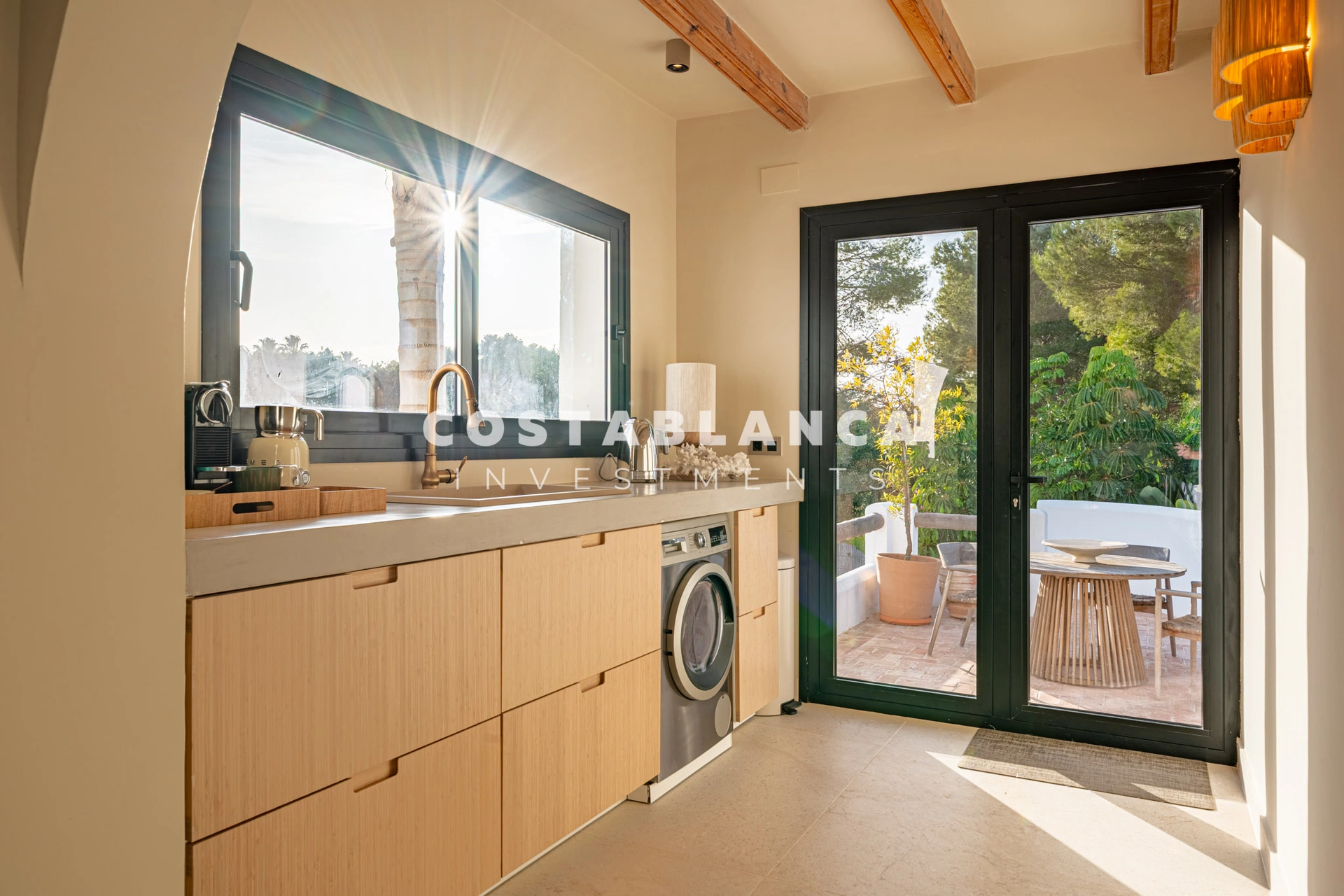 Luxury villa inspired by Ibiza just minutes from Arenal beach in Jávea.