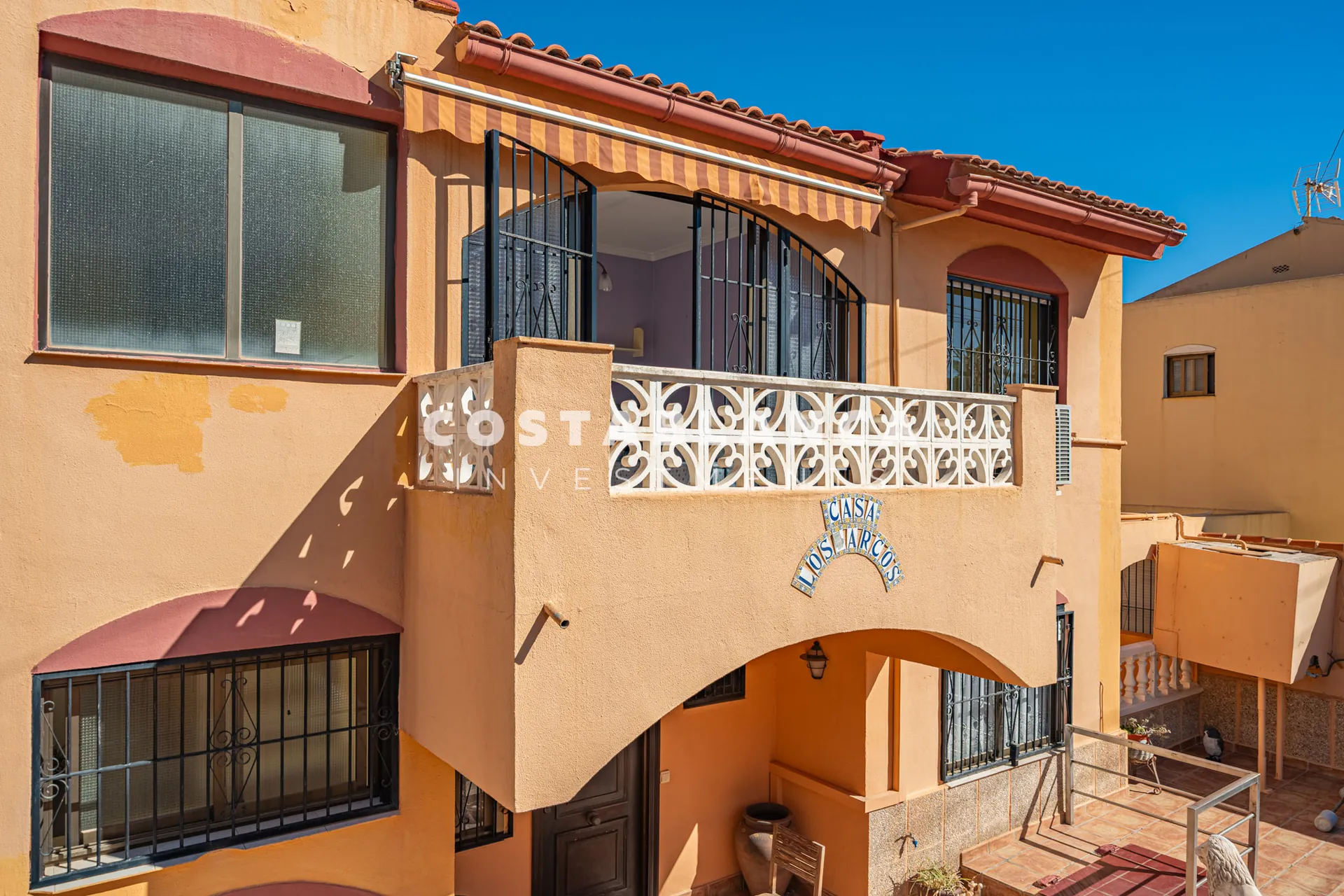 Large family home with pool and summer kitchen for sale in La Nucía.