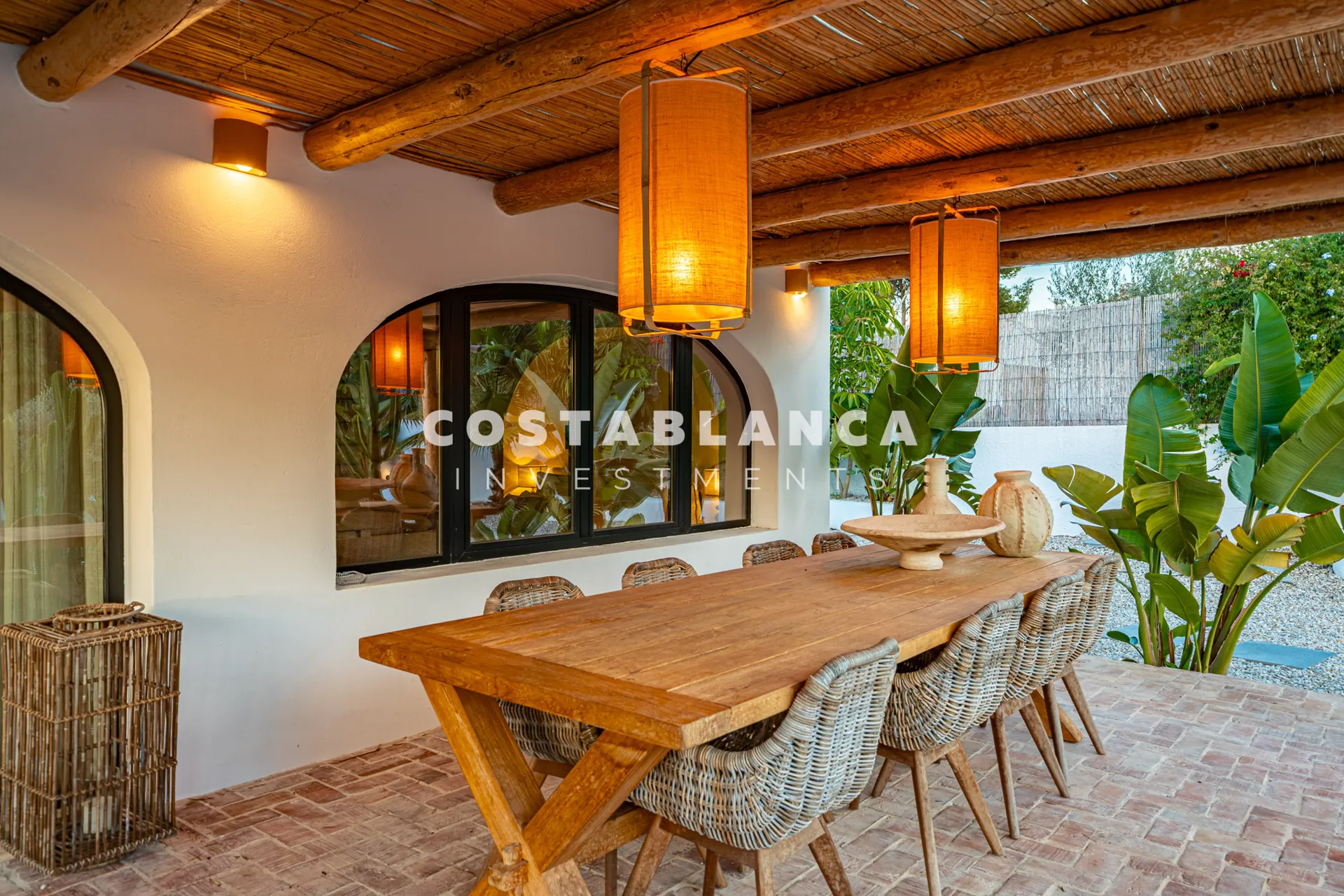 Luxury villa inspired by Ibiza just minutes from Arenal beach in Jávea.