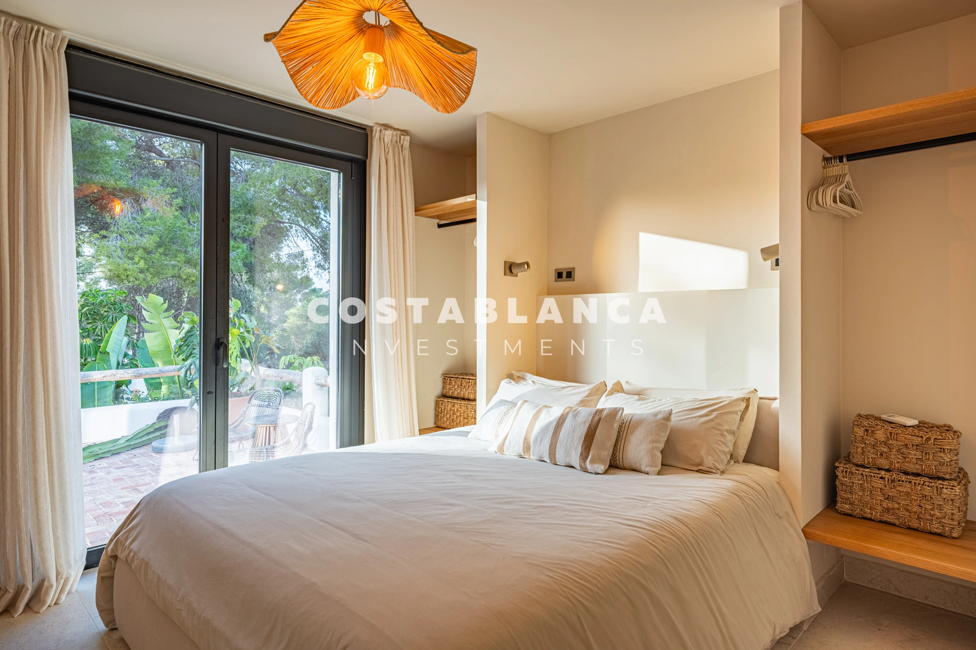 Luxury villa inspired by Ibiza just minutes from Arenal beach in Jávea.