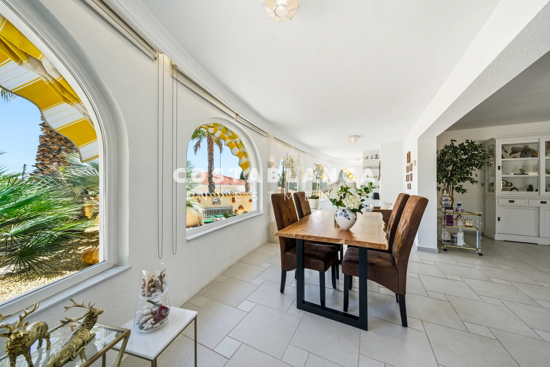 Charming villa with independent guest apartment and pool for sale in La Nucía.
