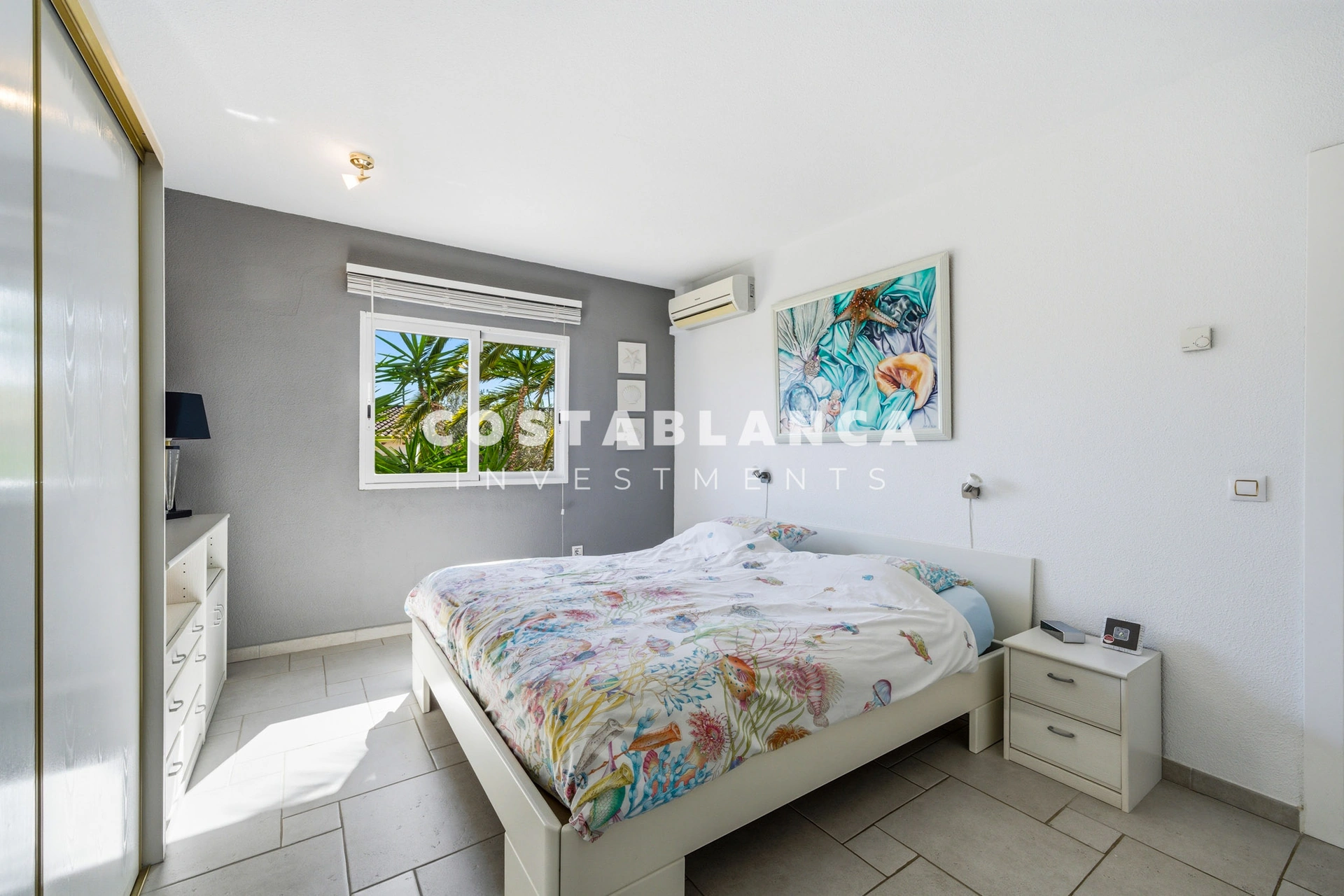 Charming villa with independent guest apartment and pool for sale in La Nucía.