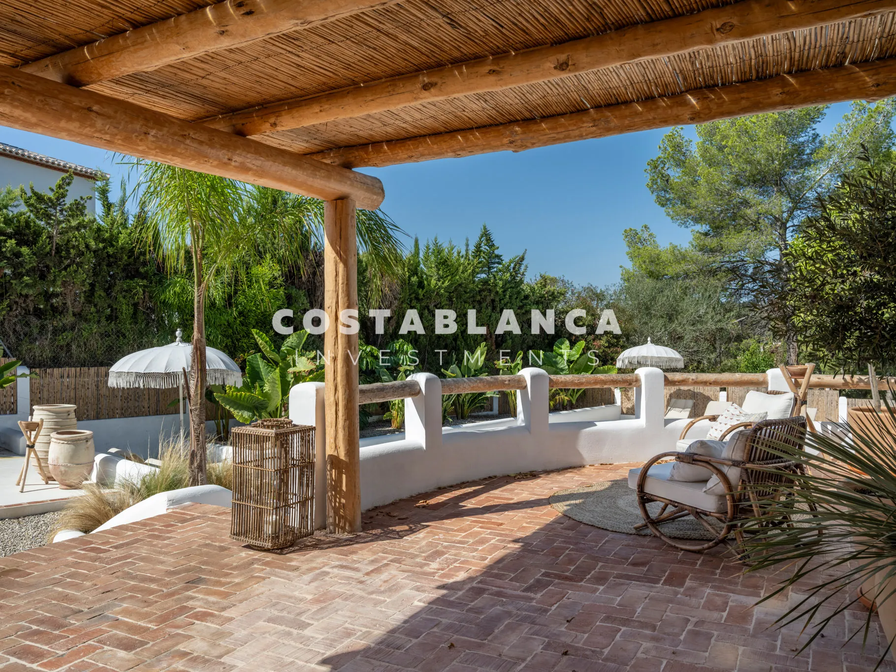 Luxury villa inspired by Ibiza just minutes from Arenal beach in Jávea.