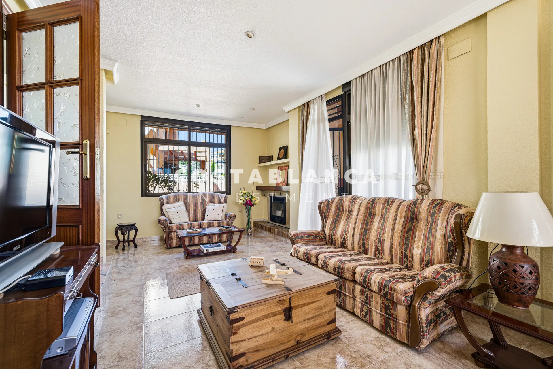 Large family home with pool and summer kitchen for sale in La Nucía.
