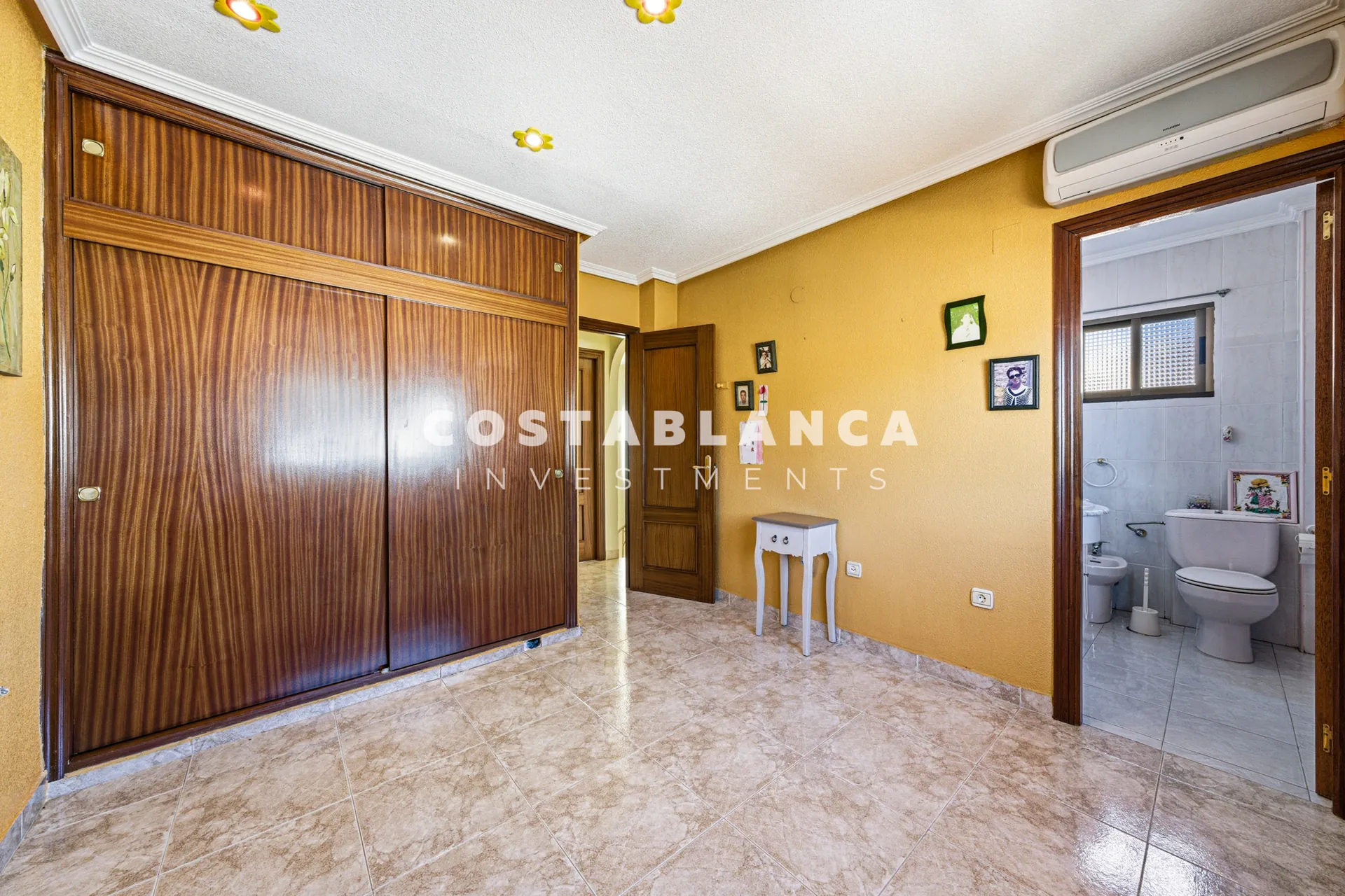 Large family home with pool and summer kitchen for sale in La Nucía.