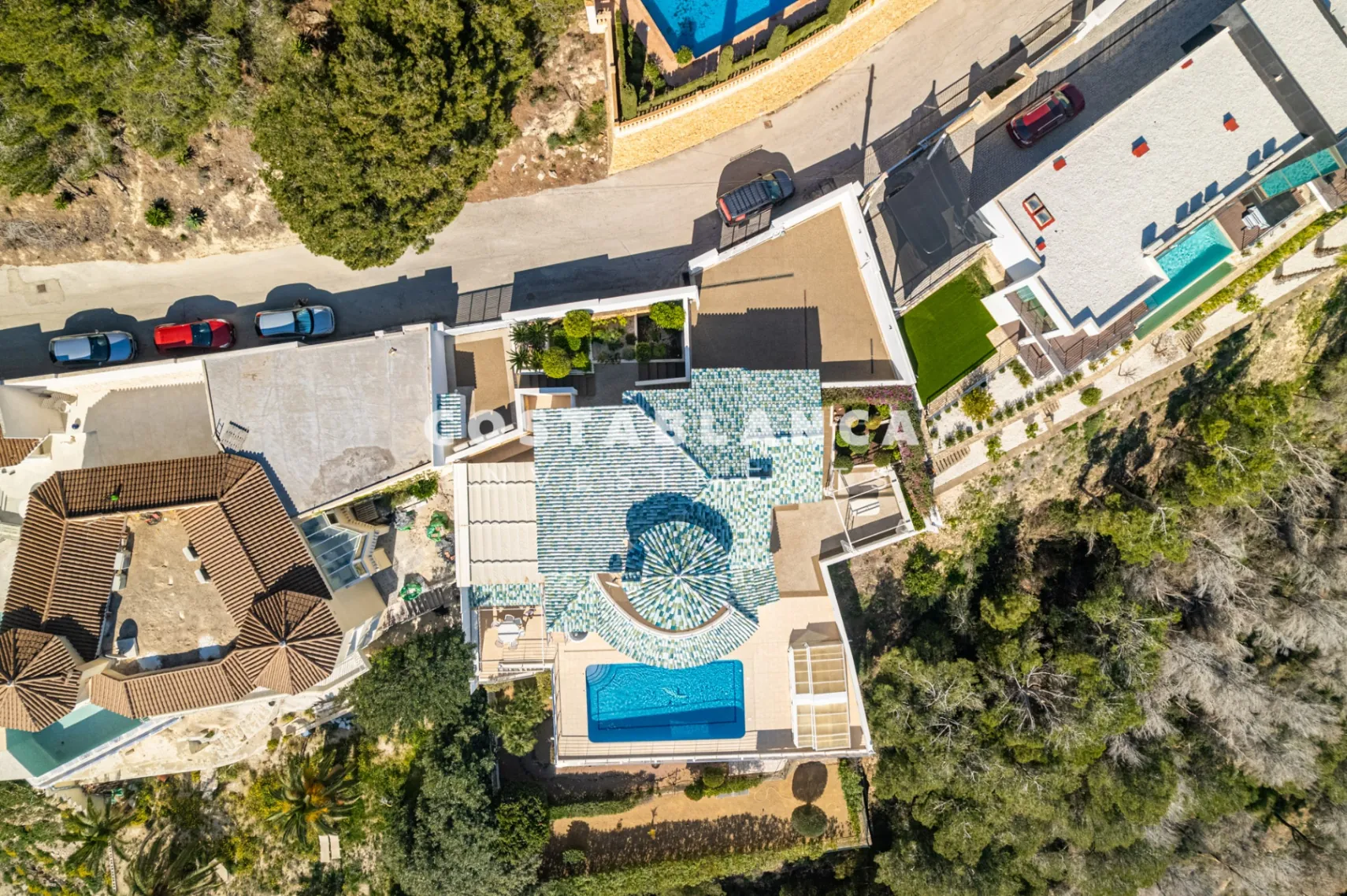 Vilă impresionantă cu vederi panoramice la mare de vânzare în Calpe.
