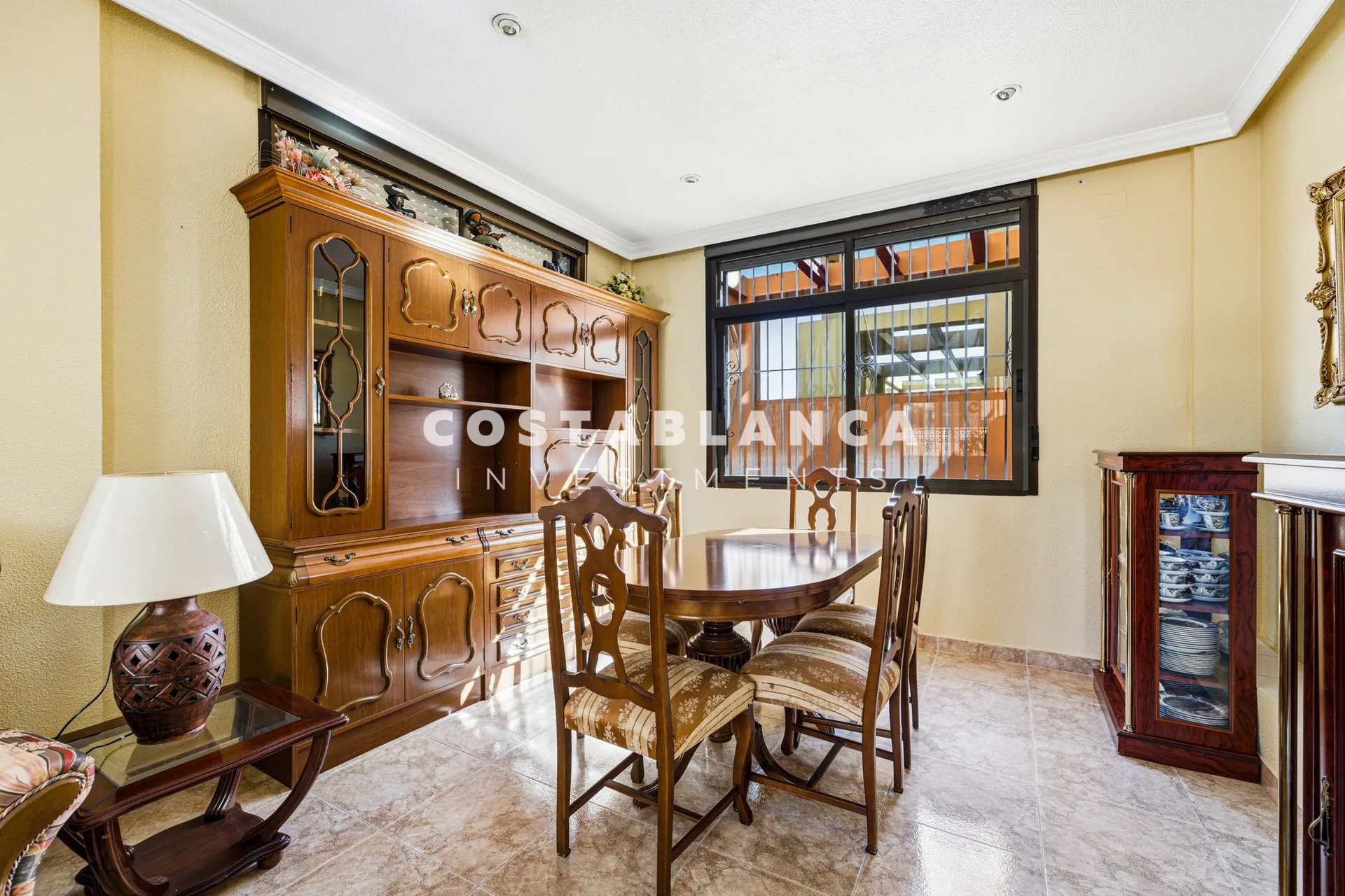 Large family home with pool and summer kitchen for sale in La Nucía.