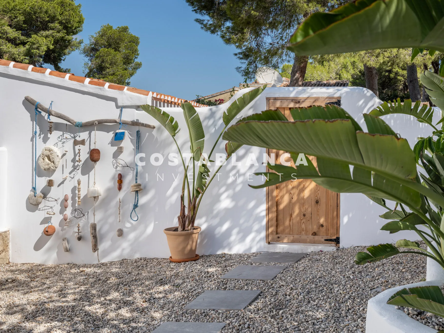 Luxury villa inspired by Ibiza just minutes from Arenal beach in Jávea.