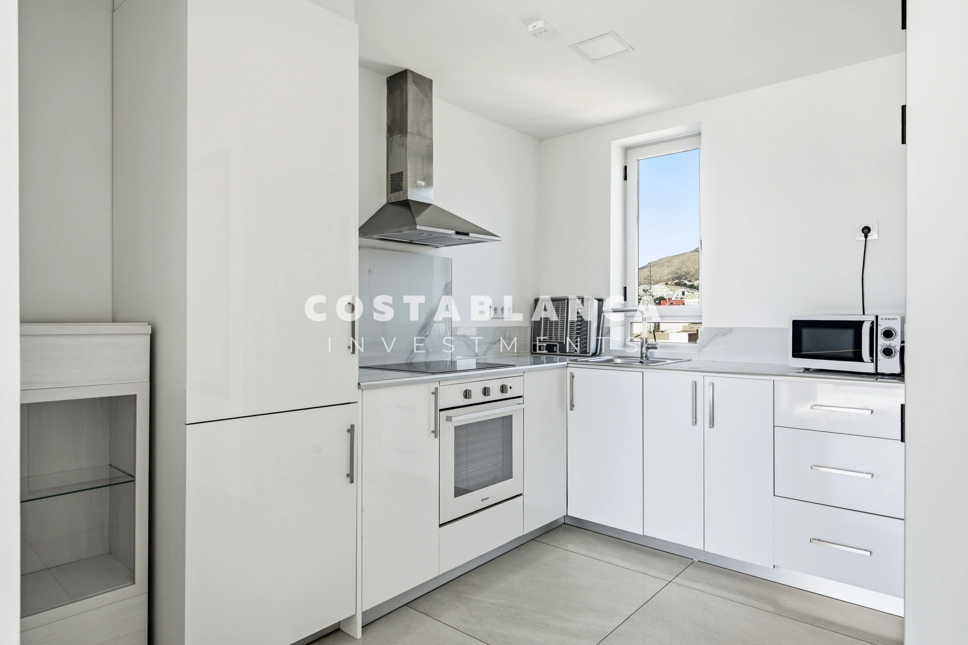 Apartament modern la etajul 5 cu piscine, saună și jacuzzi de vânzare în Finestrat.