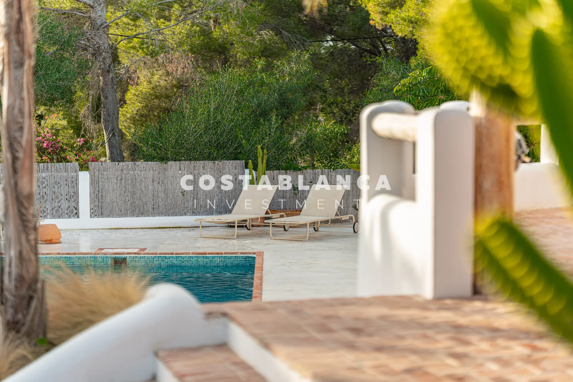 Luxury villa inspired by Ibiza just minutes from Arenal beach in Jávea.
