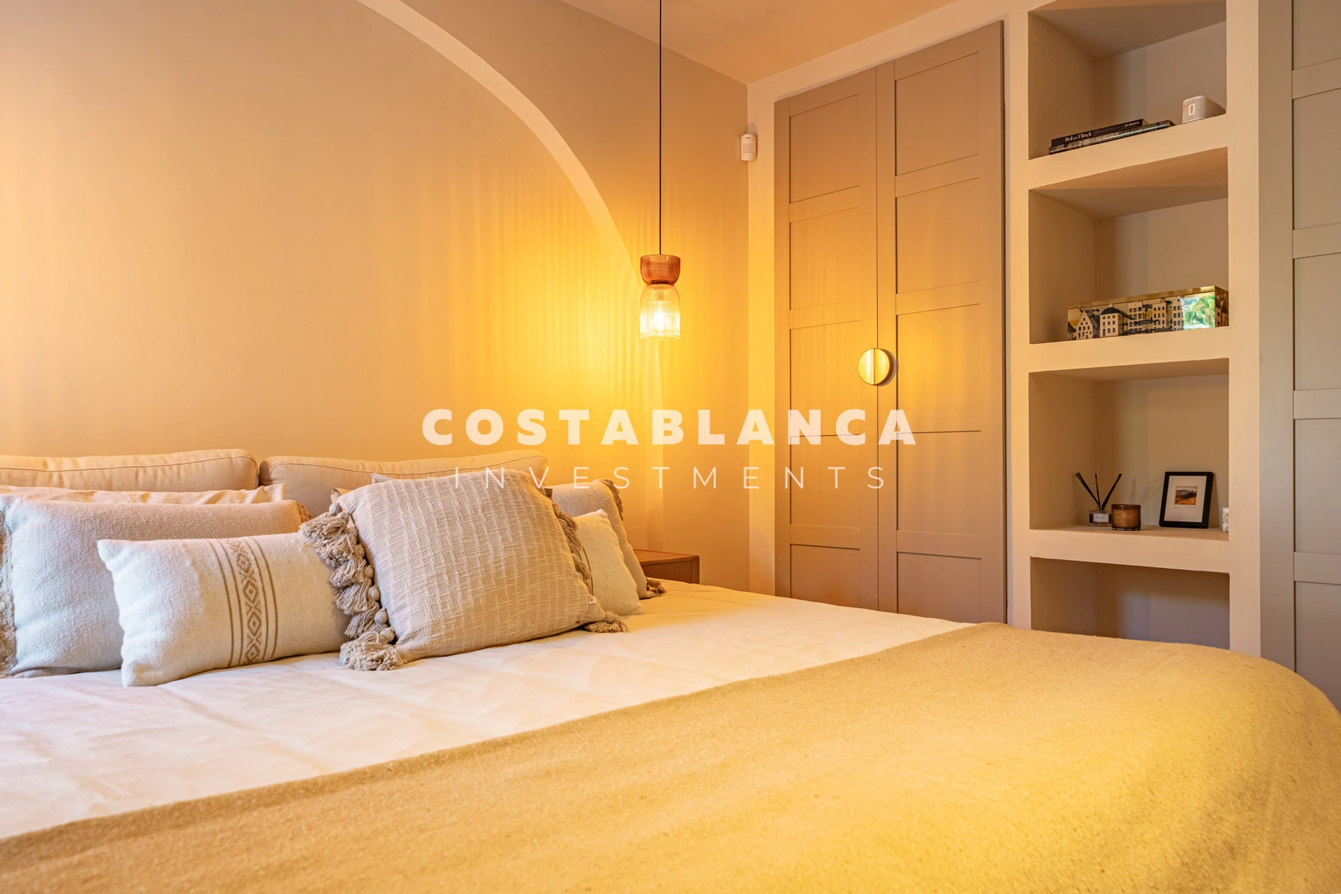 Luxury villa inspired by Ibiza just minutes from Arenal beach in Jávea.