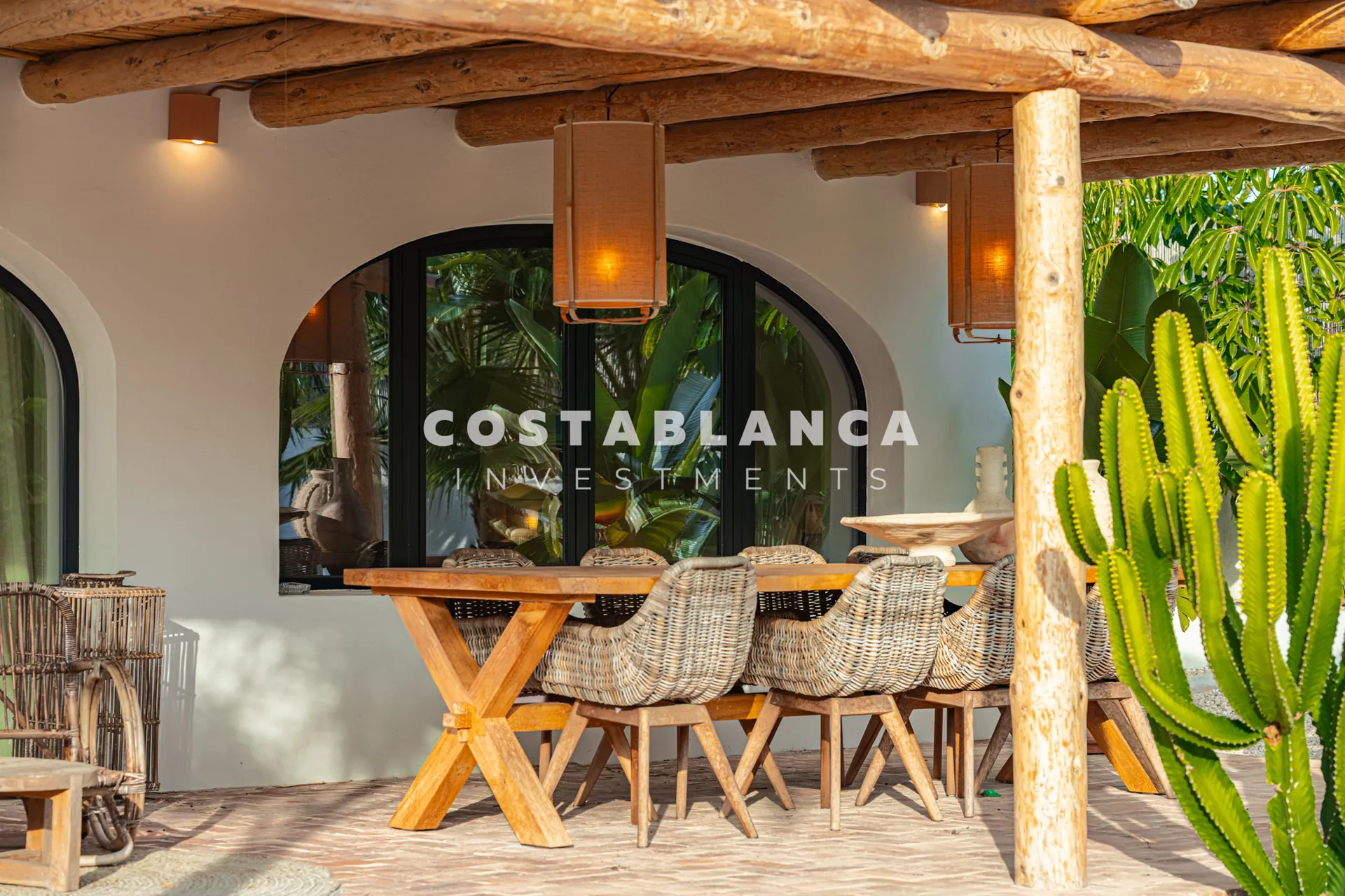 Luxury villa inspired by Ibiza just minutes from Arenal beach in Jávea.