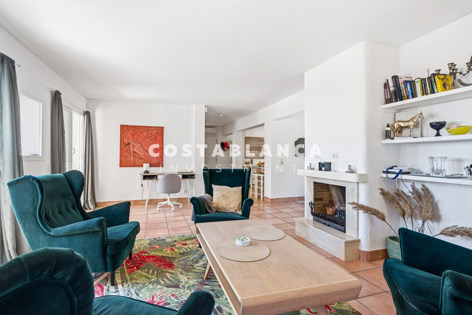 Vila privată cu vedere la mare pe o parcelă de 2.120 m2 de vânzare în Altea.