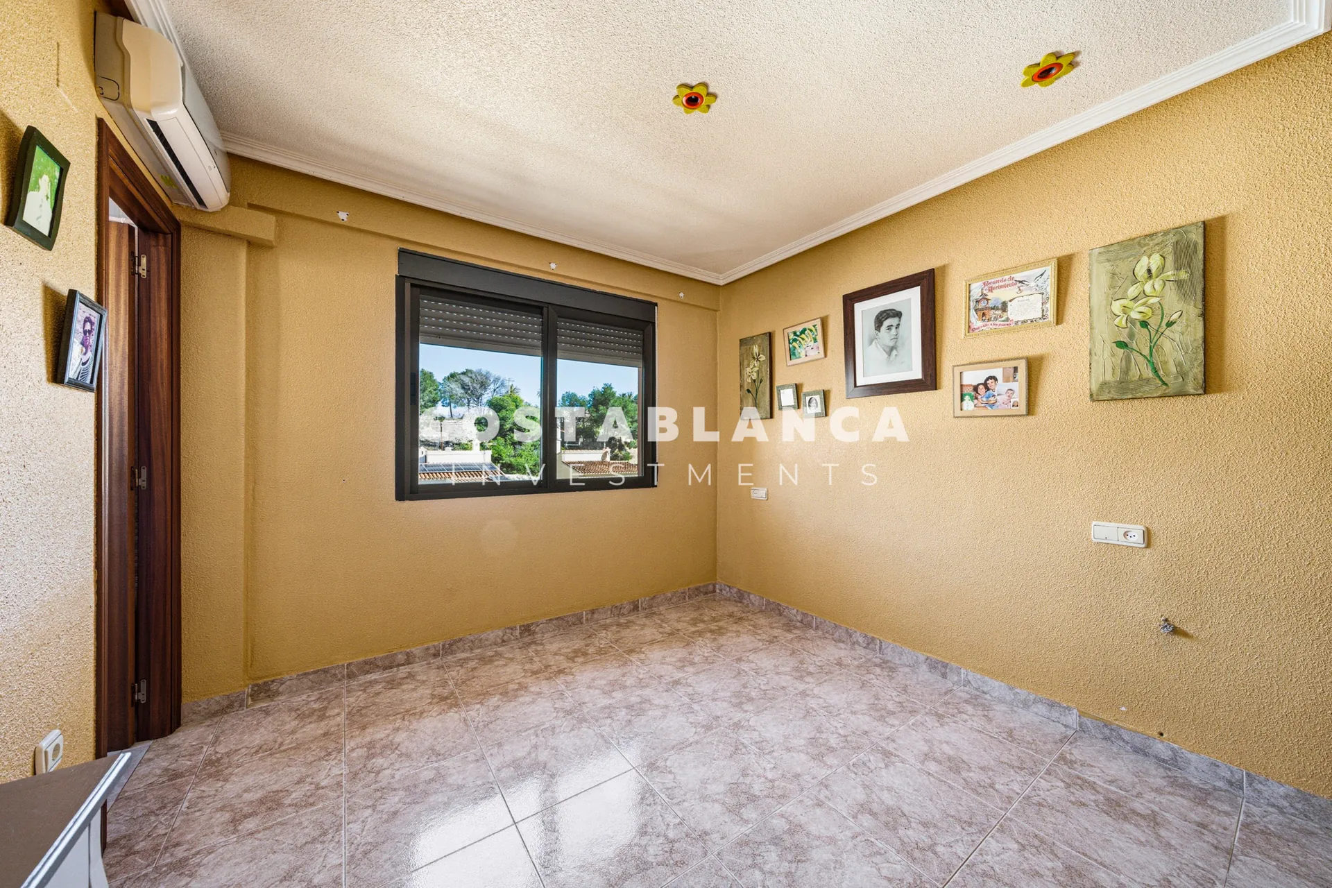 Large family home with pool and summer kitchen for sale in La Nucía.