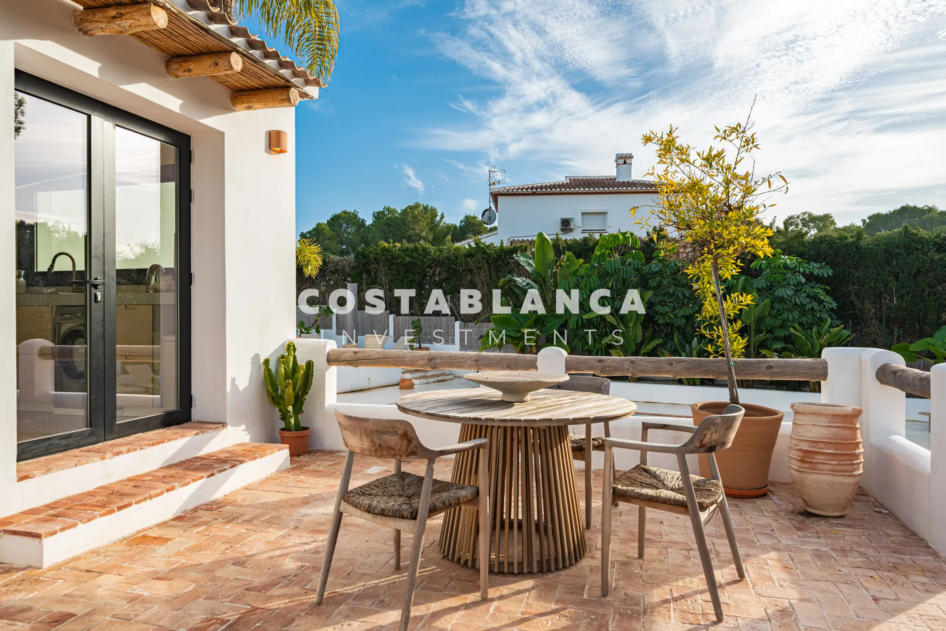 Luxury villa inspired by Ibiza just minutes from Arenal beach in Jávea.