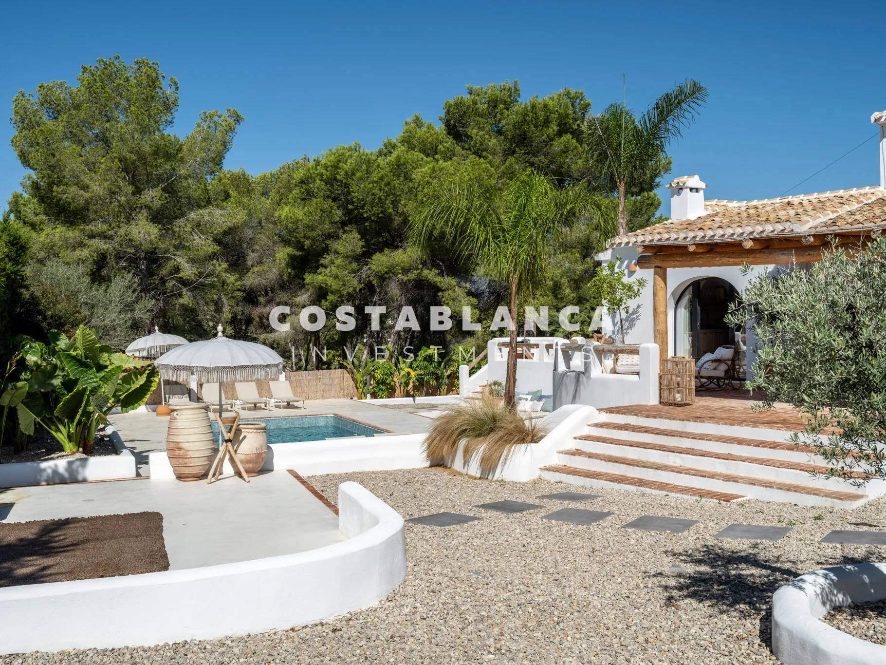 Luxury villa inspired by Ibiza just minutes from Arenal beach in Jávea.