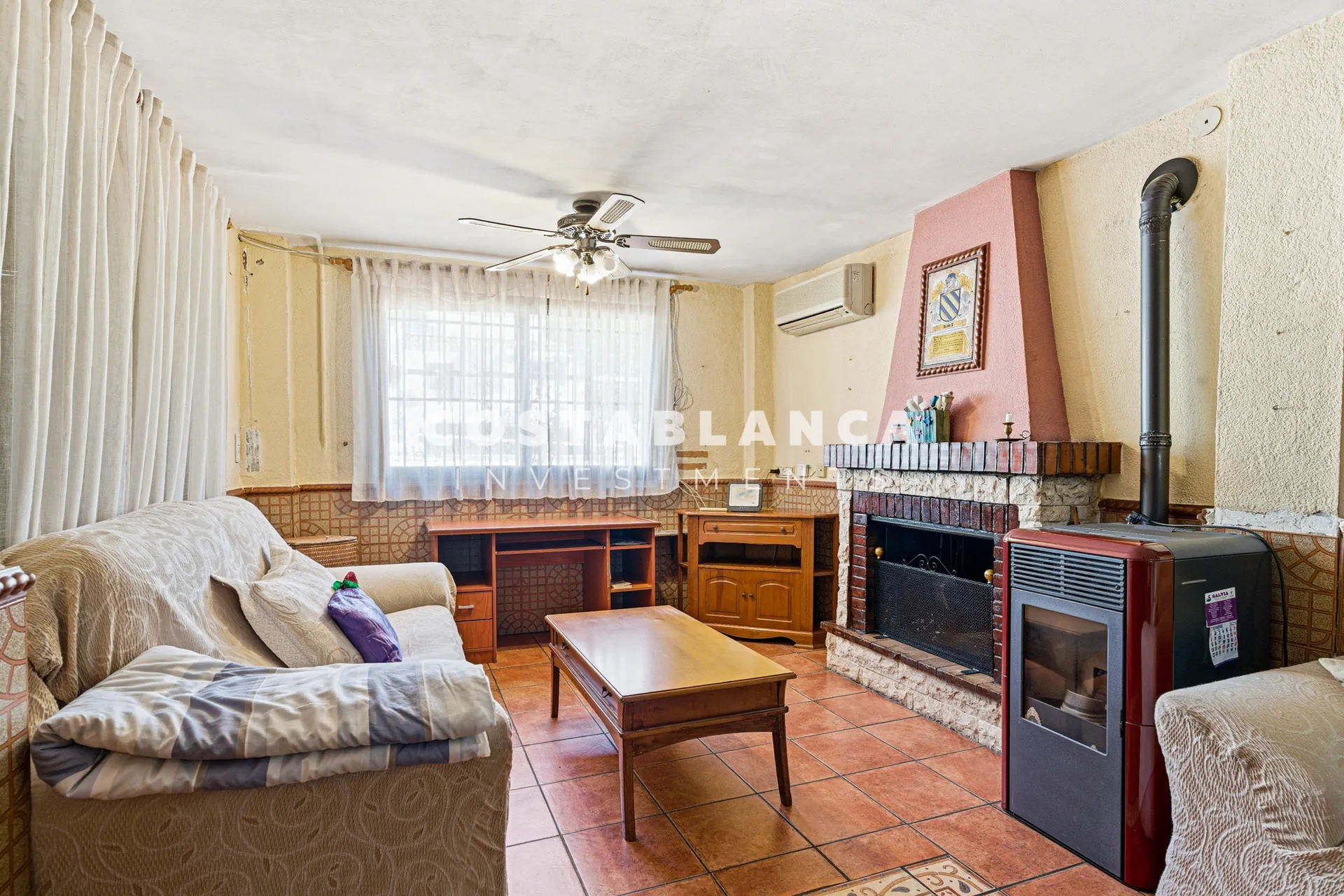 Large family home with pool and summer kitchen for sale in La Nucía.