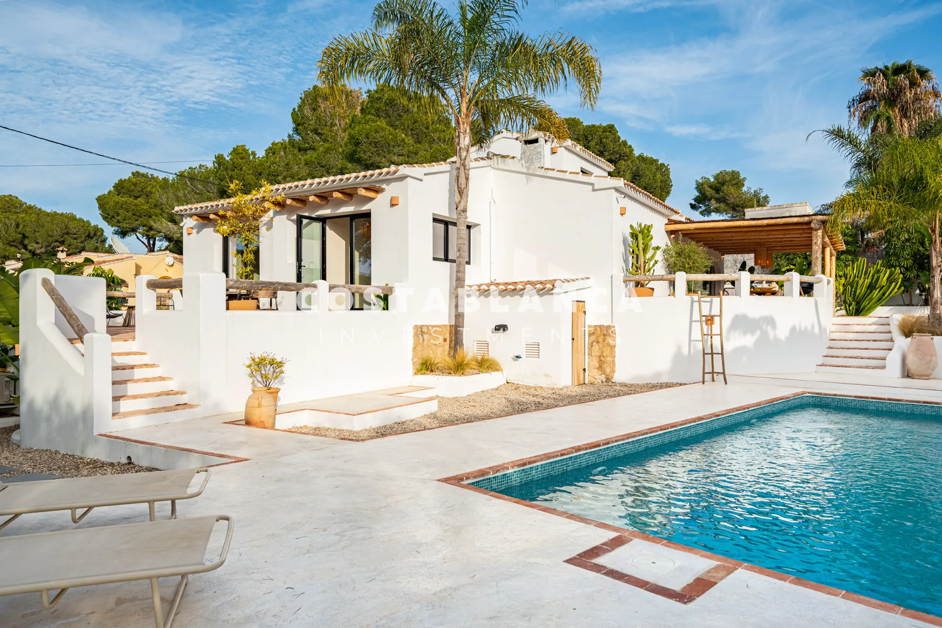 Luxury villa inspired by Ibiza just minutes from Arenal beach in Jávea.