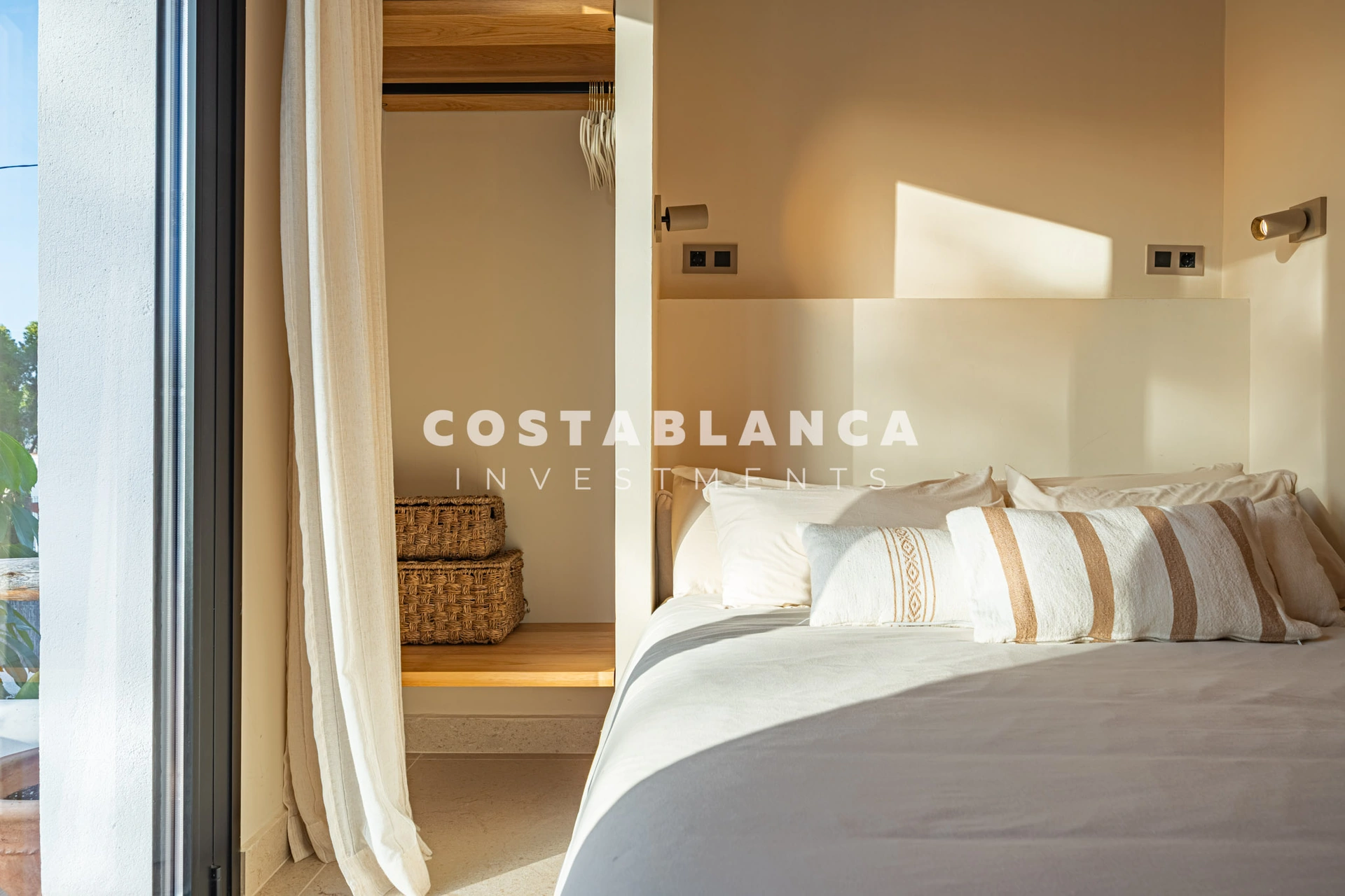 Luxury villa inspired by Ibiza just minutes from Arenal beach in Jávea.