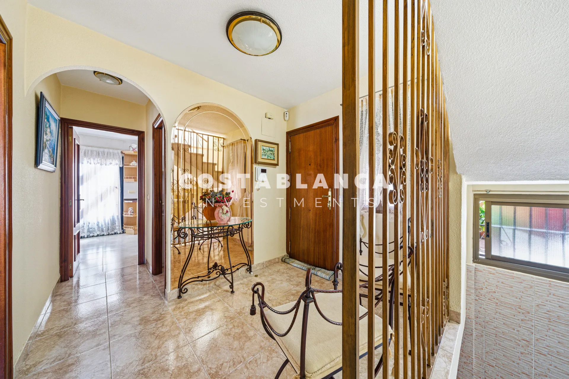 Large family home with pool and summer kitchen for sale in La Nucía.