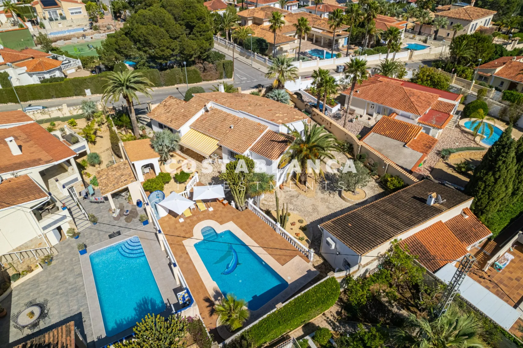 Charming villa with independent guest apartment and pool for sale in La Nucía.