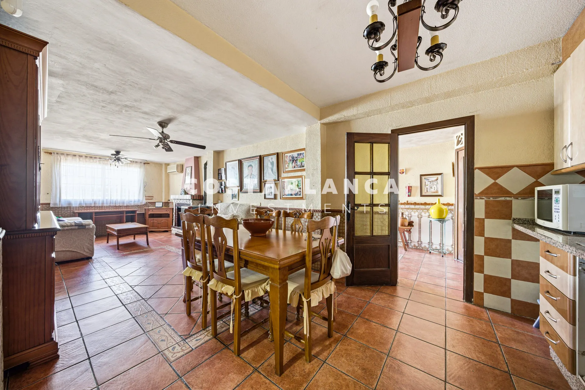 Large family home with pool and summer kitchen for sale in La Nucía.