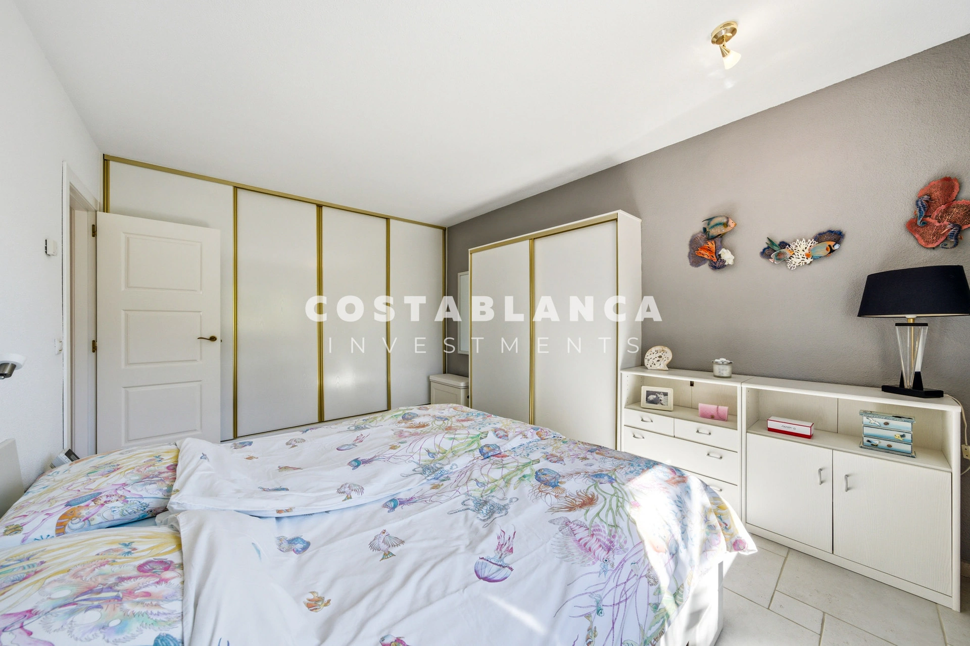 Charming villa with independent guest apartment and pool for sale in La Nucía.