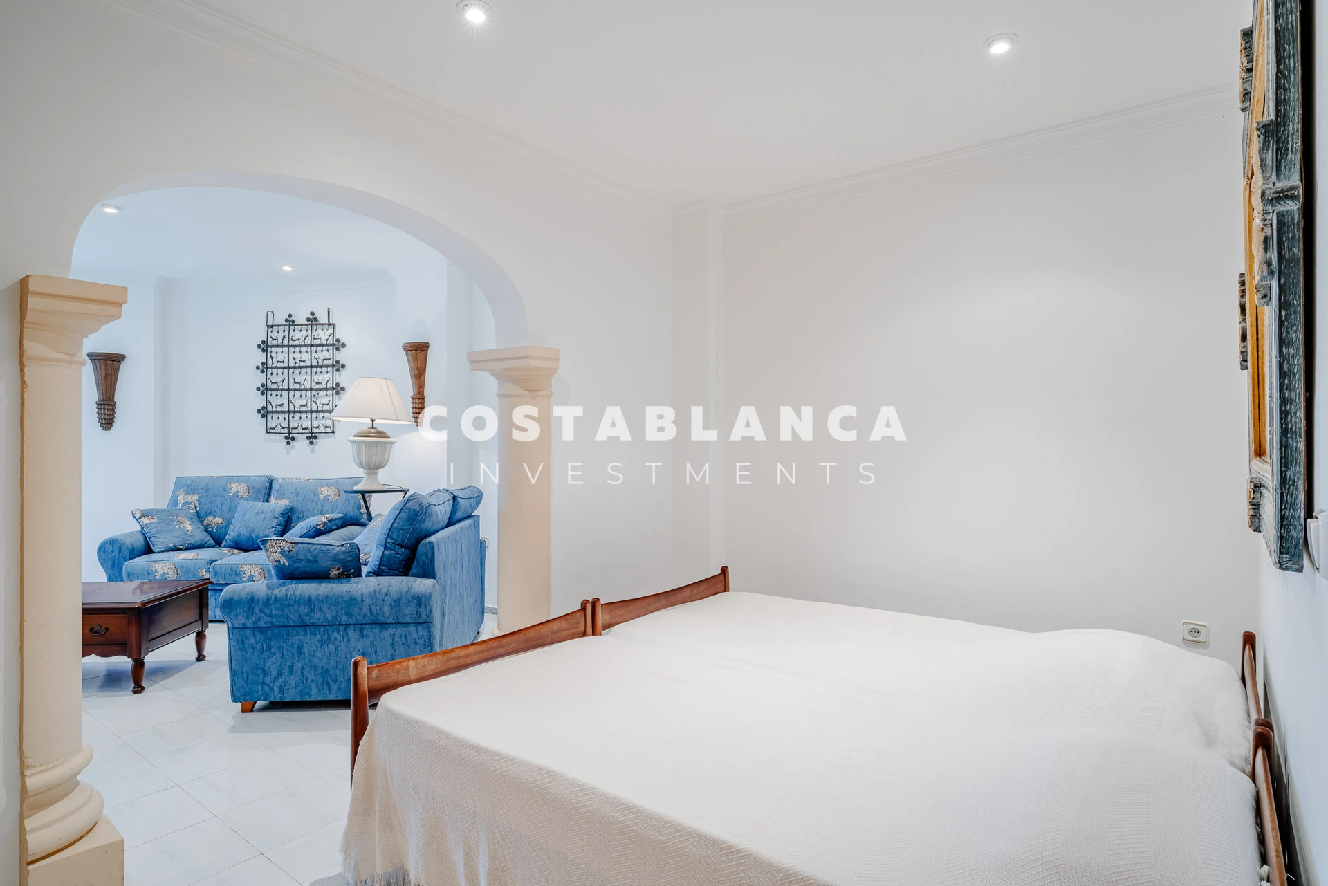 Luxury double plot with uninterrupted views of the green area and the sea for sale in Jávea.