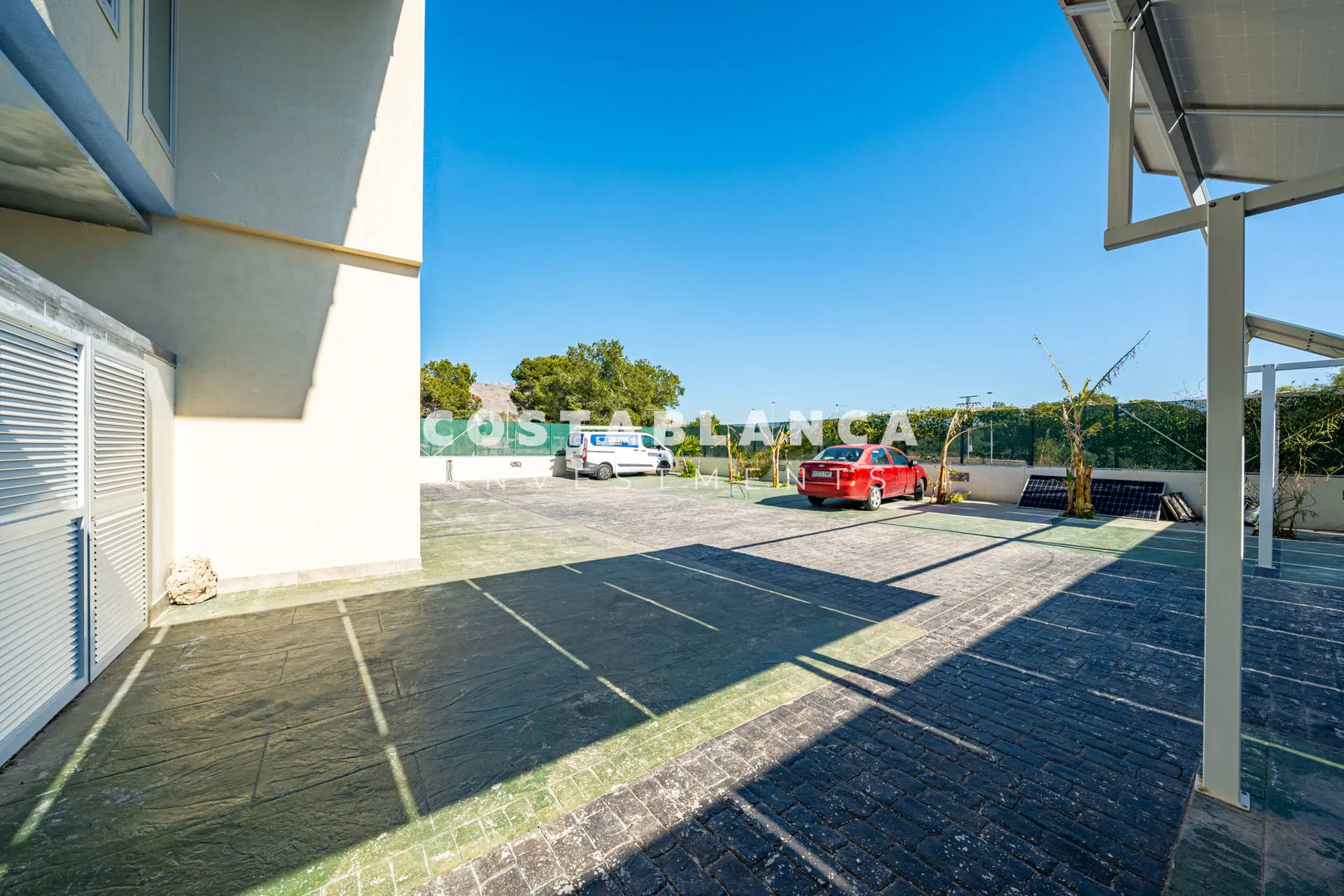 Apartament modern la etajul 5 cu piscine, saună și jacuzzi de vânzare în Finestrat.