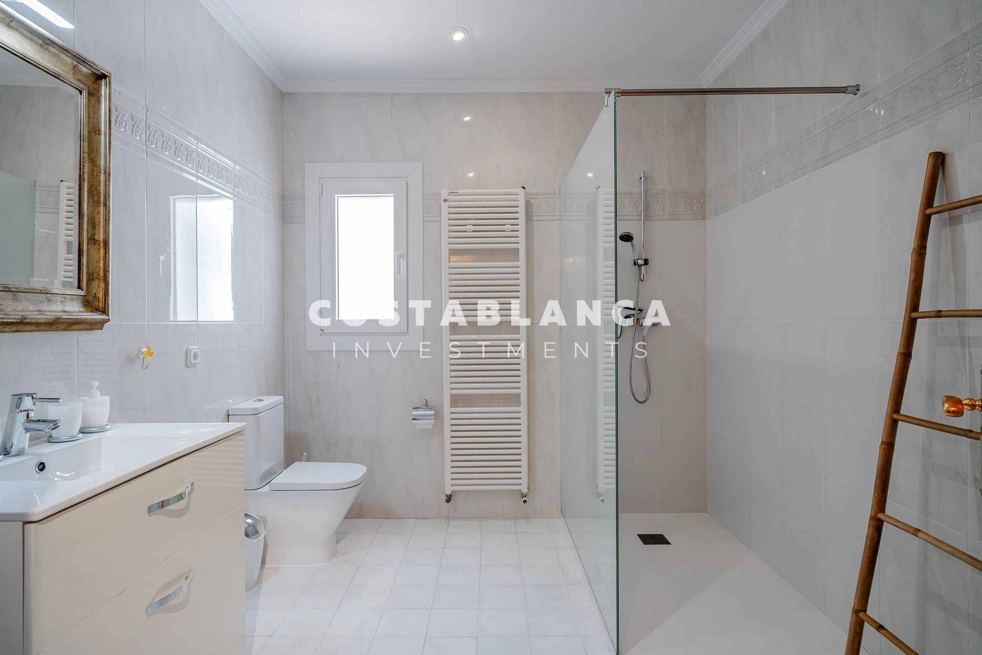 Luxury double plot with uninterrupted views of the green area and the sea for sale in Jávea.