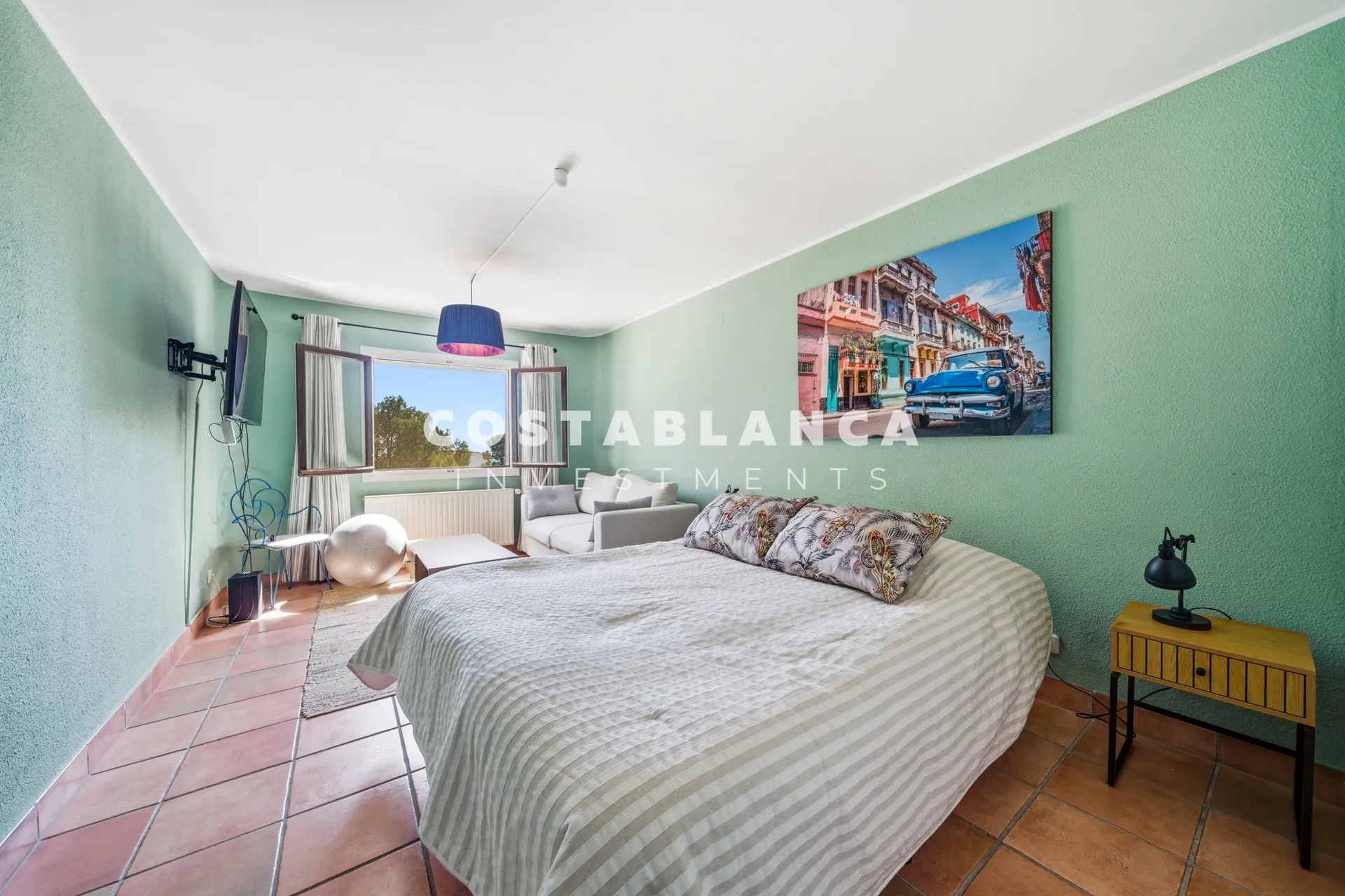 Vila privată cu vedere la mare pe o parcelă de 2.120 m2 de vânzare în Altea.