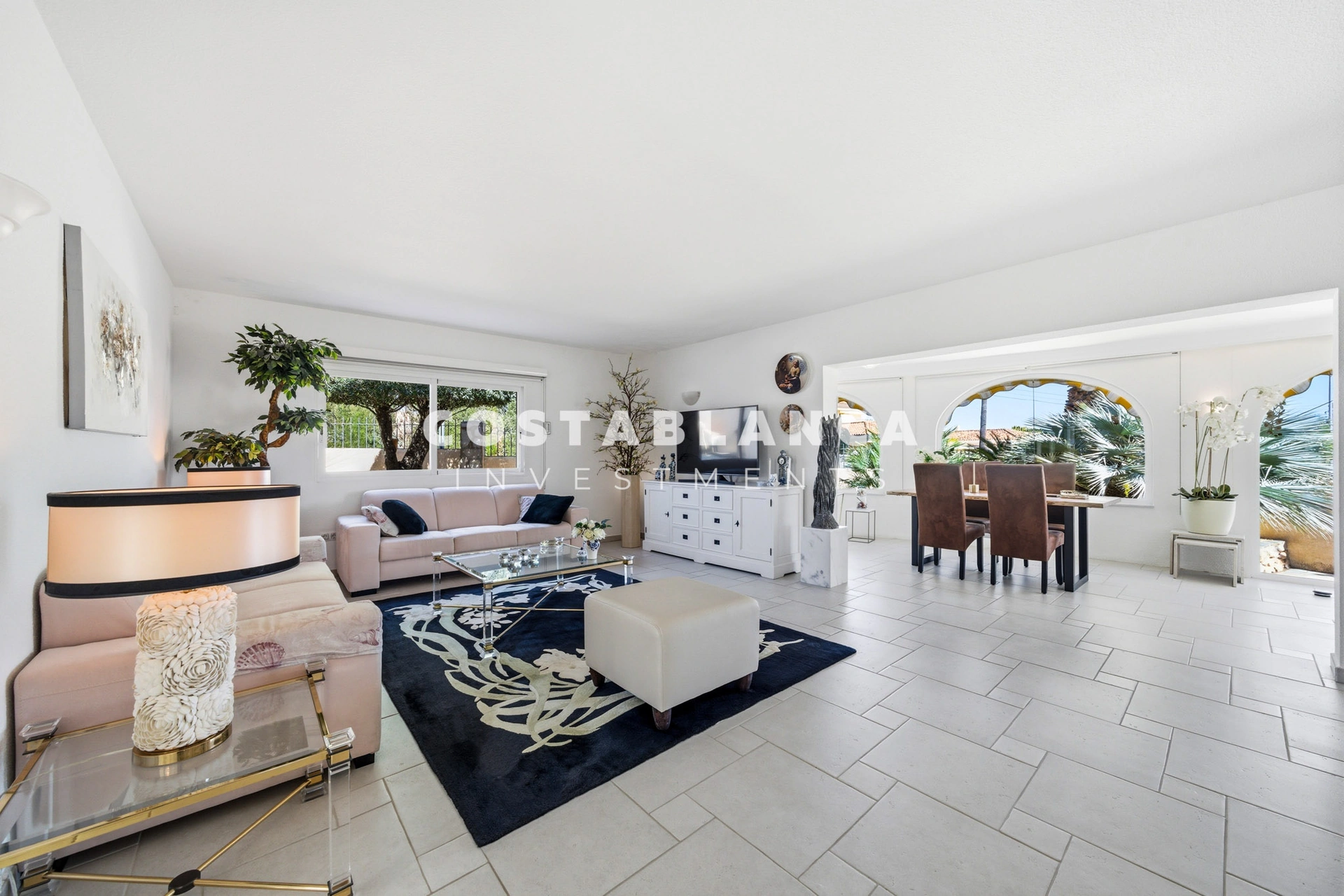 Charming villa with independent guest apartment and pool for sale in La Nucía.