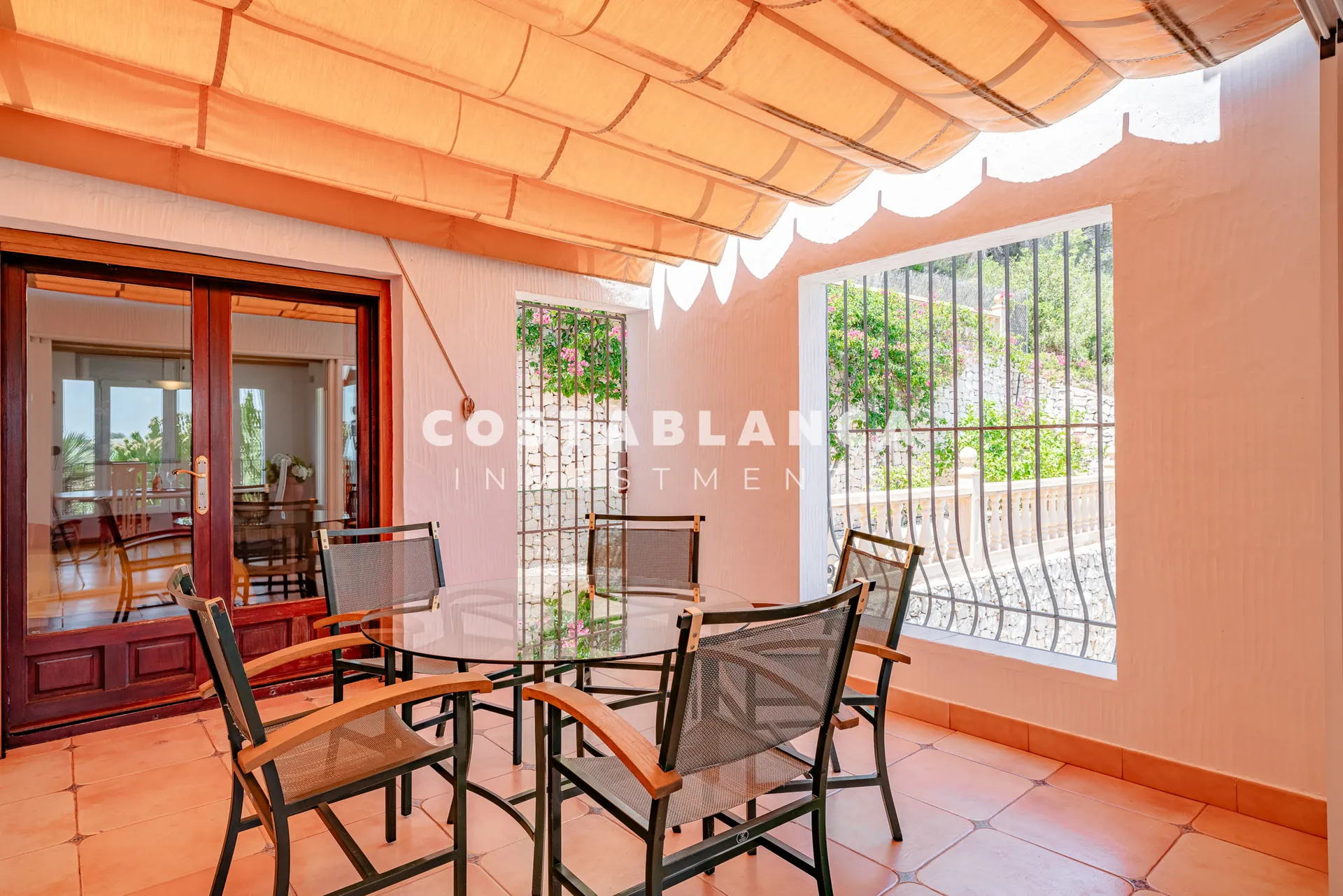 Luxury double plot with uninterrupted views of the green area and the sea for sale in Jávea.