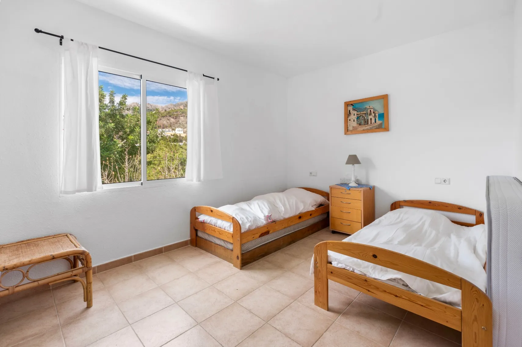 Chalet with garage and large plot for sale in Altea