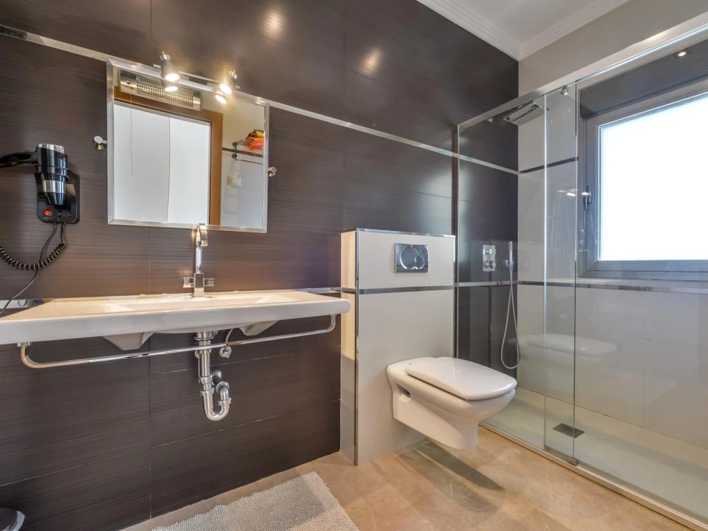 Vila Impresionantă de Lux cu Piscină Încălzită și Jacuzzi de Vânzare în Benissa