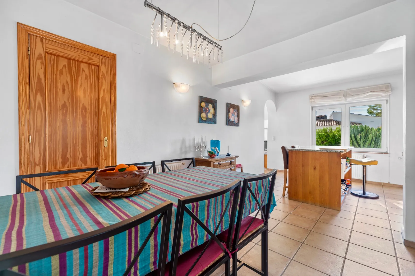 Chalet with garage and large plot for sale in Altea