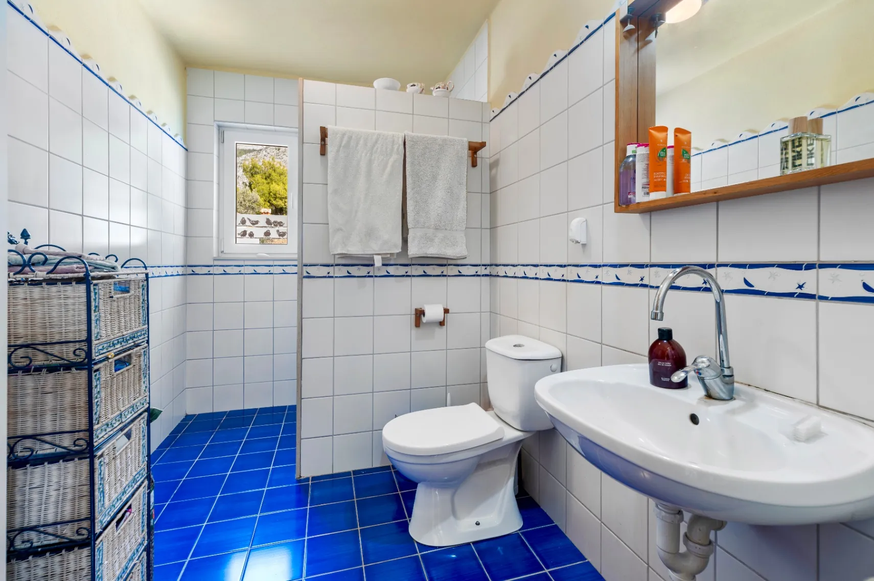 Chalet with garage and large plot for sale in Altea
