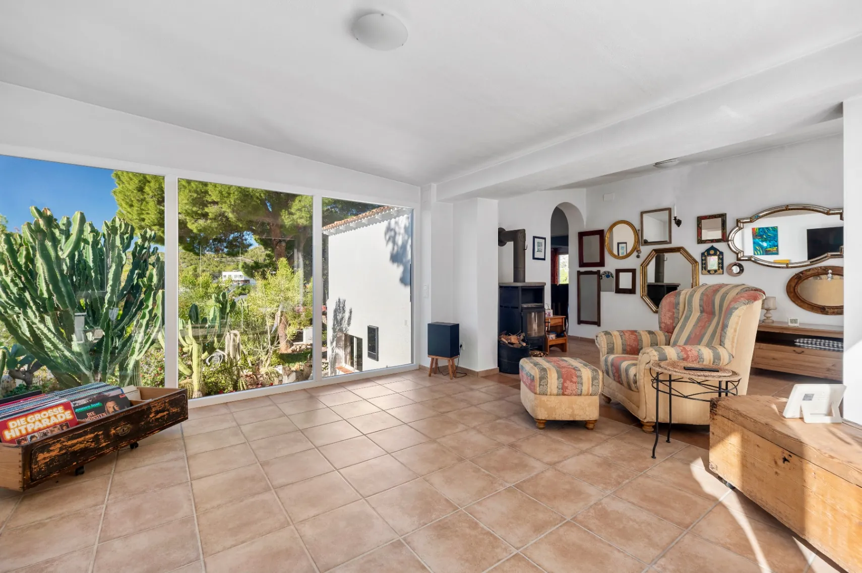 Chalet with garage and large plot for sale in Altea