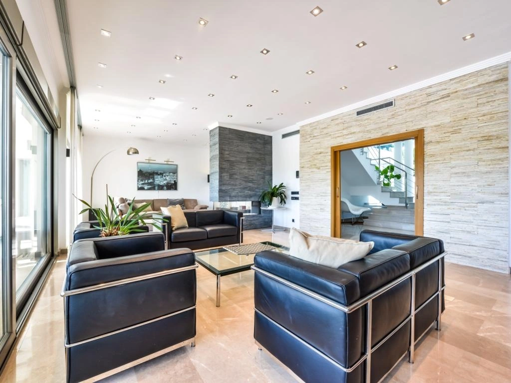 Vila Impresionantă de Lux cu Piscină Încălzită și Jacuzzi de Vânzare în Benissa