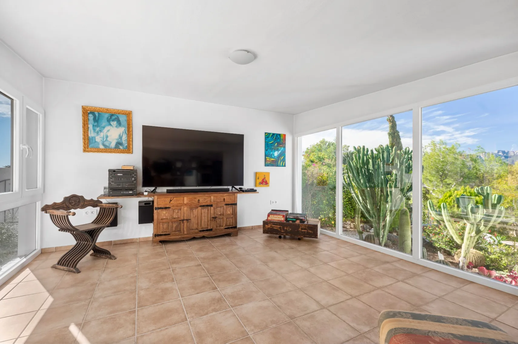 Chalet with garage and large plot for sale in Altea