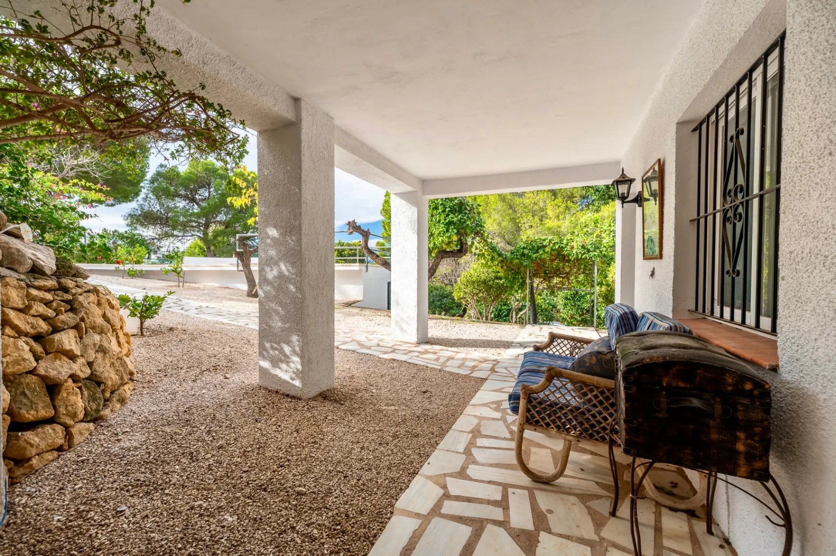 Chalet with garage and large plot for sale in Altea