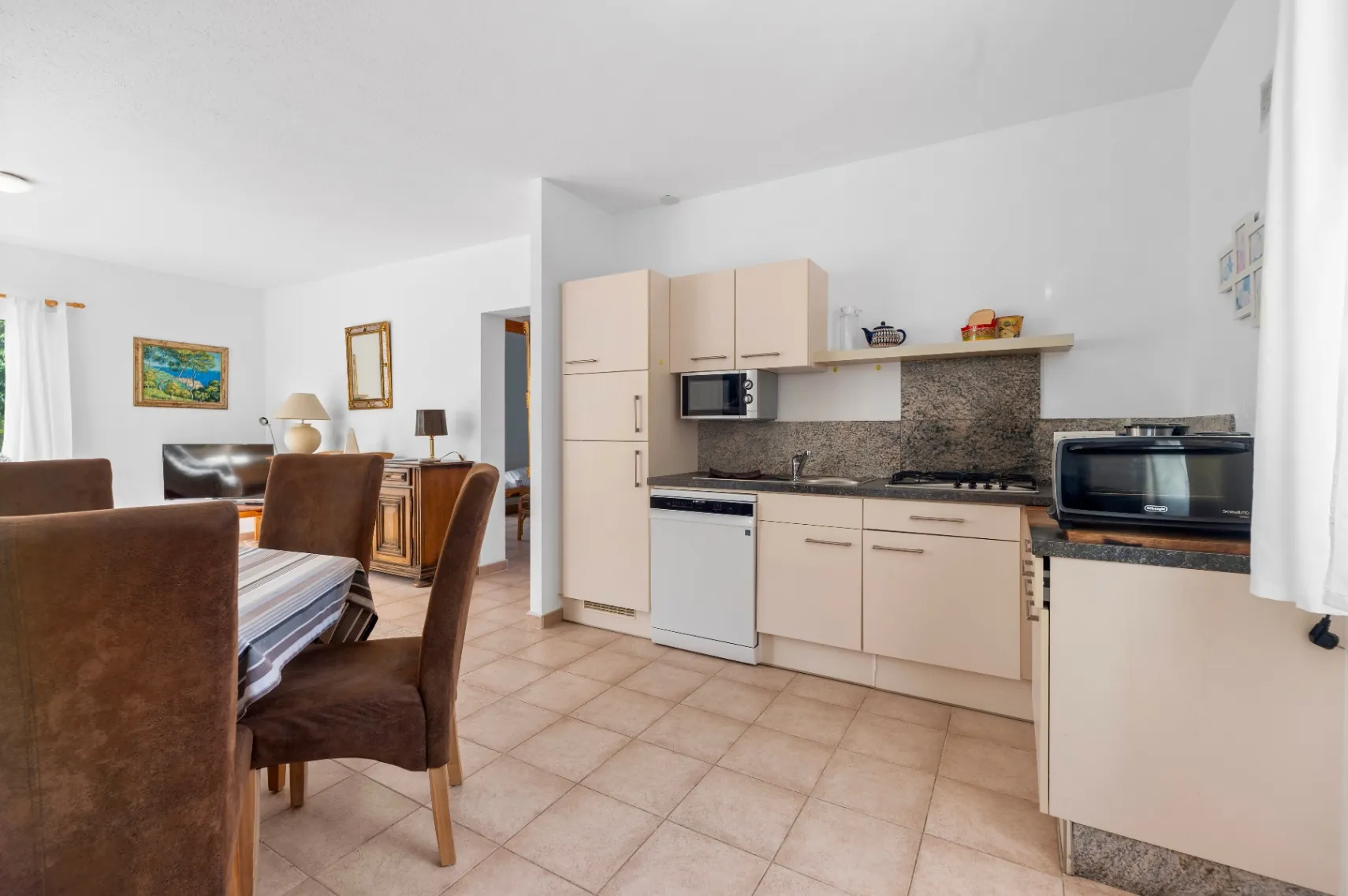 Chalet with garage and large plot for sale in Altea