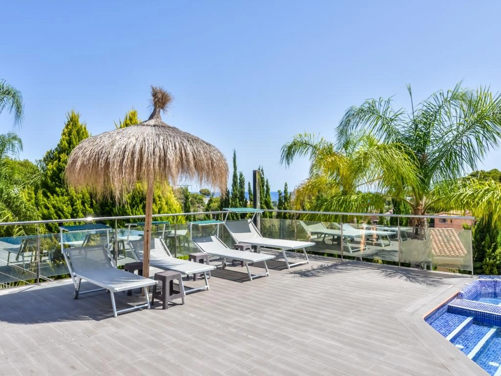 Vila Impresionantă de Lux cu Piscină Încălzită și Jacuzzi de Vânzare în Benissa
